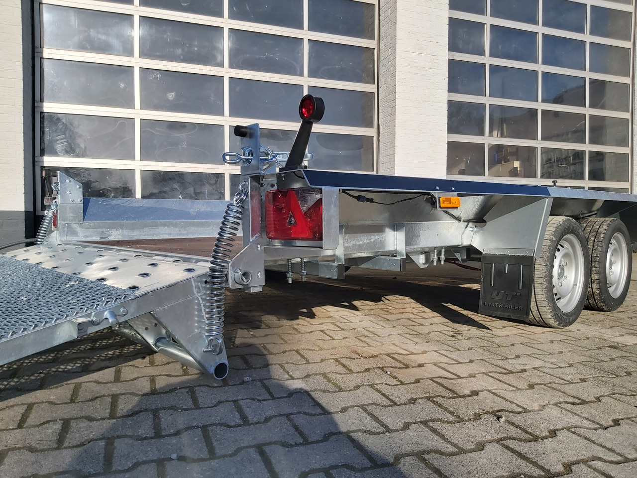 Maschinentransporter BUILDER L 3500 360x165x30cm Auffahrklappe Ablage (L) 3500kg Januar Aktion - Ремарке за строителна техника: снимка 5 Maschinentransporter BUILDER L 3500 360x165x30cm Auffahrklappe Ablage (L) 3500kg Januar Aktion - Ремарке за строителна техника: снимка 5