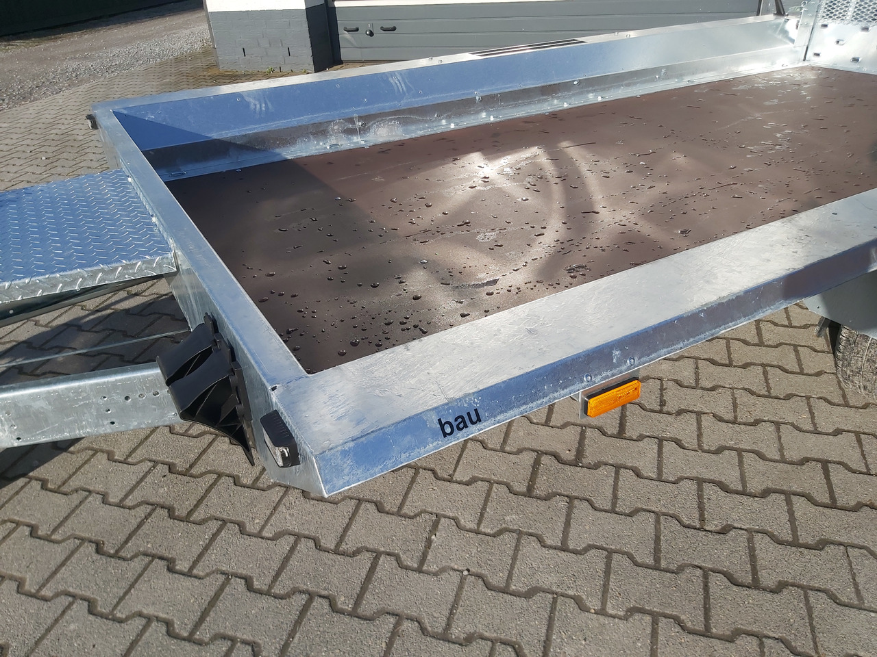 Maschinentransporter BUILDER L 3500 360x165x30cm Auffahrklappe Ablage (L) 3500kg Januar Aktion - Ремарке за строителна техника: снимка 4 Maschinentransporter BUILDER L 3500 360x165x30cm Auffahrklappe Ablage (L) 3500kg Januar Aktion - Ремарке за строителна техника: снимка 4
