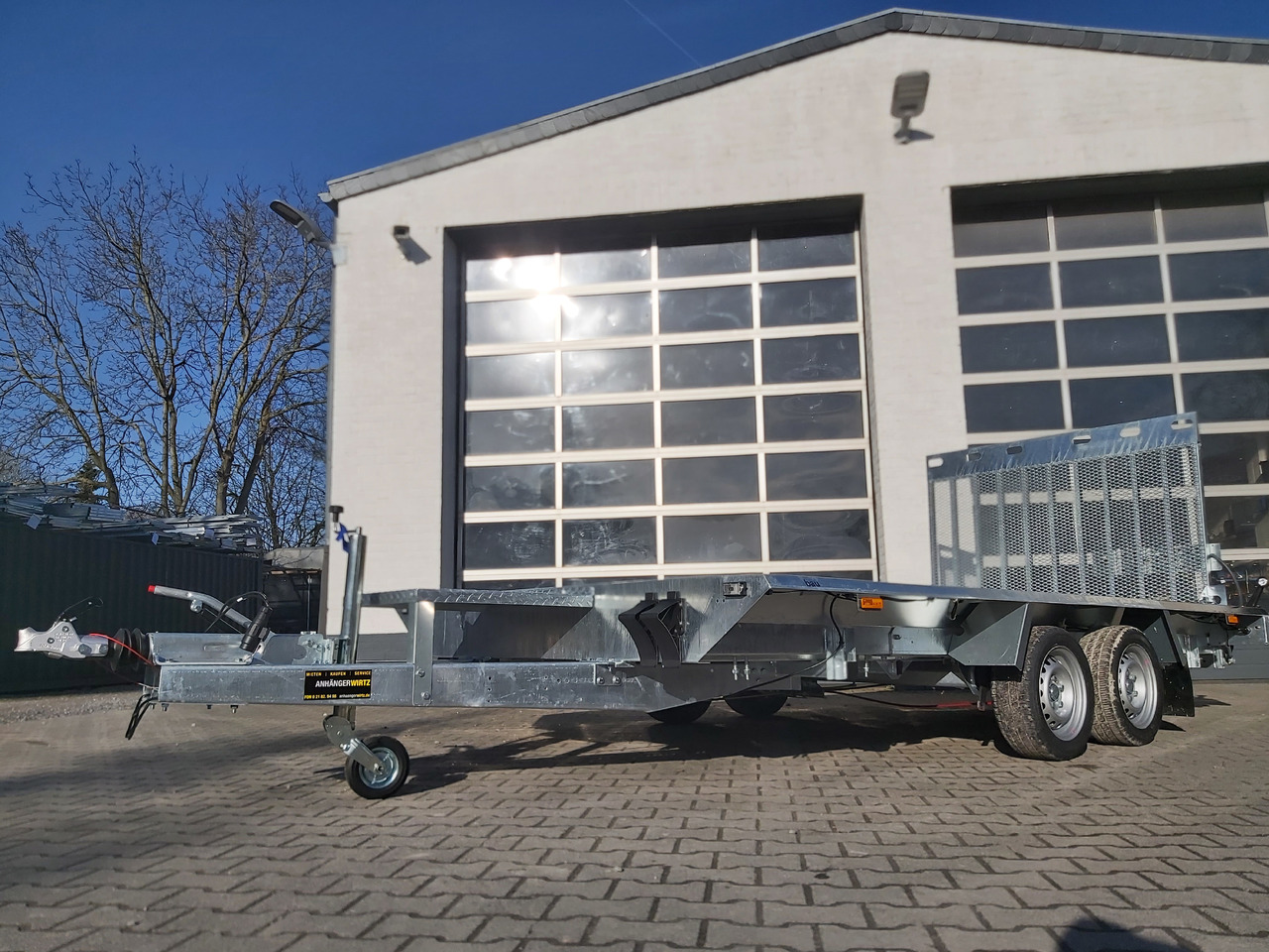 Maschinentransporter BUILDER L 3500 360x165x30cm Auffahrklappe Ablage (L) 3500kg Januar Aktion - Ремарке за строителна техника: снимка 2 Maschinentransporter BUILDER L 3500 360x165x30cm Auffahrklappe Ablage (L) 3500kg Januar Aktion - Ремарке за строителна техника: снимка 2