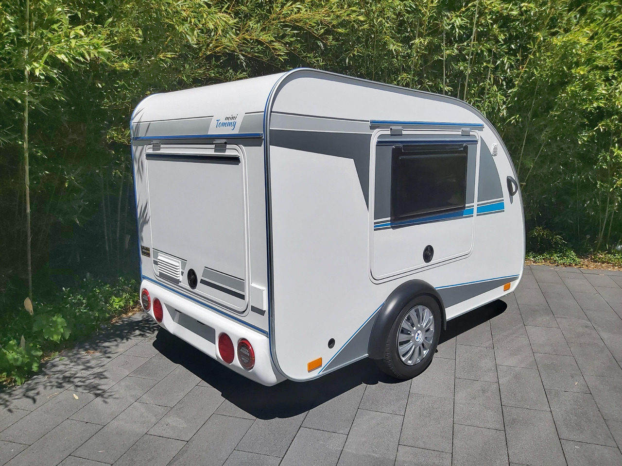 Mini Camper Mini Tommy TMC25 Basic V1 252x140x121cm Küche 100km/H 750kg ohne Bremse Winter Aktion - Каравана: снимка 3 Mini Camper Mini Tommy TMC25 Basic V1 252x140x121cm Küche 100km/H 750kg ohne Bremse Winter Aktion - Каравана: снимка 3