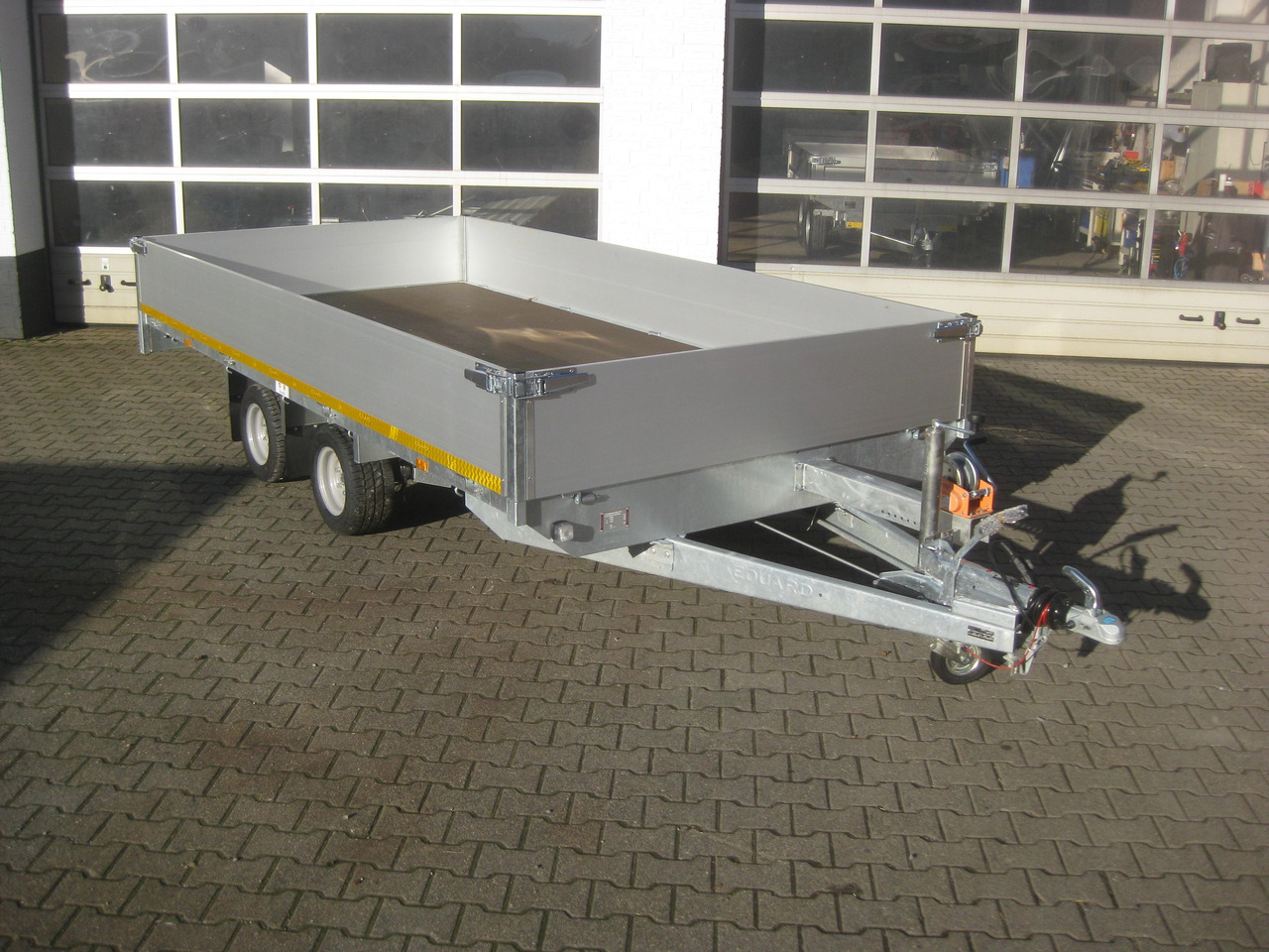 Multi Transporter 406x200x40cm Auffahrrampen 10" niedrig Fahrwerk LfH 56cm (XL) 2700kg - Бордово ремарке/ Платформа: снимка 2 Multi Transporter 406x200x40cm Auffahrrampen 10" niedrig Fahrwerk LfH 56cm (XL) 2700kg - Бордово ремарке/ Платформа: снимка 2