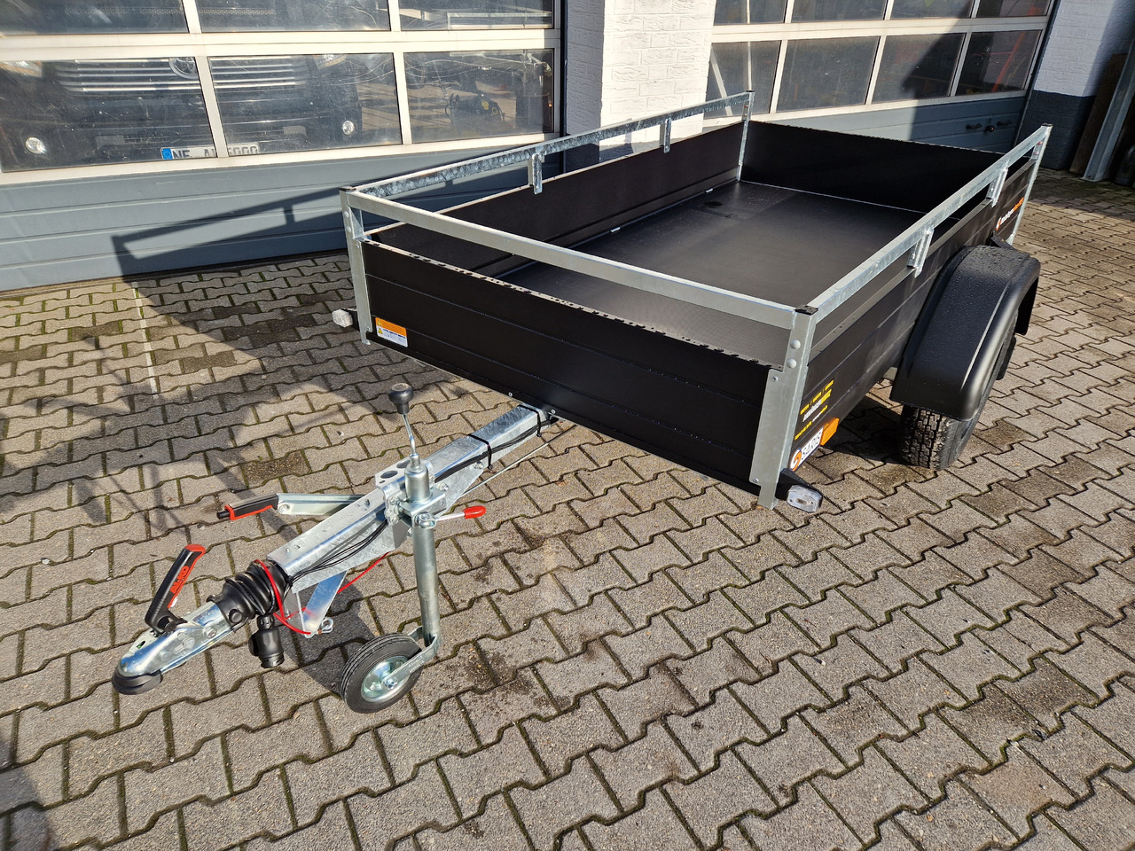 Saris Anhänger DV135 McAlu Pro MP 255x133x43cm blackline (S) 1350kg black deal Aktion - Ремарке за кола: снимка 1 Saris Anhänger DV135 McAlu Pro MP 255x133x43cm blackline (S) 1350kg black deal Aktion - Ремарке за кола: снимка 1