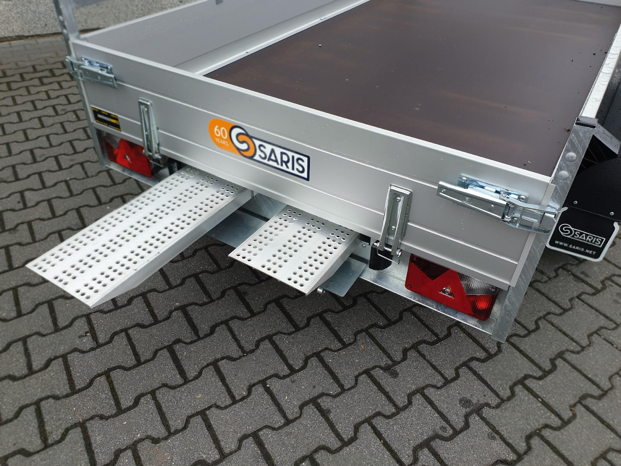 Saris Anhänger FW2000 McAlu Pro MP 305x155x45cm Auffahrrampen (M) 2000kg Winter Aktion - Бордово ремарке/ Платформа: снимка 2 Saris Anhänger FW2000 McAlu Pro MP 305x155x45cm Auffahrrampen (M) 2000kg Winter Aktion - Бордово ремарке/ Платформа: снимка 2