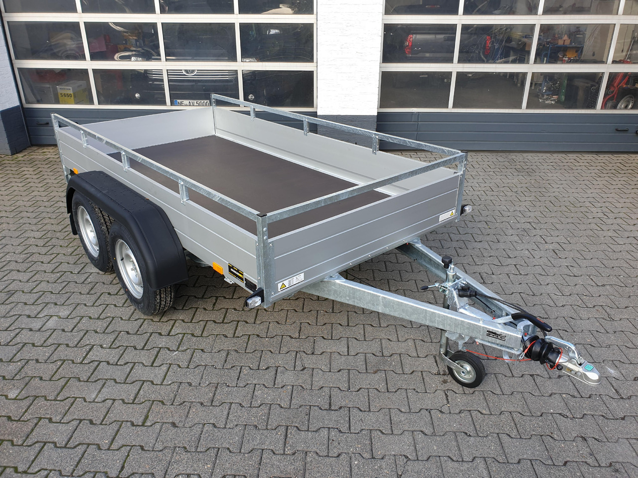 Saris Anhänger FW2700 McAlu Pro 305x153x45cm (M) 2700kg Winter online Aktion - Бордово ремарке/ Платформа: снимка 4 Saris Anhänger FW2700 McAlu Pro 305x153x45cm (M) 2700kg Winter online Aktion - Бордово ремарке/ Платформа: снимка 4