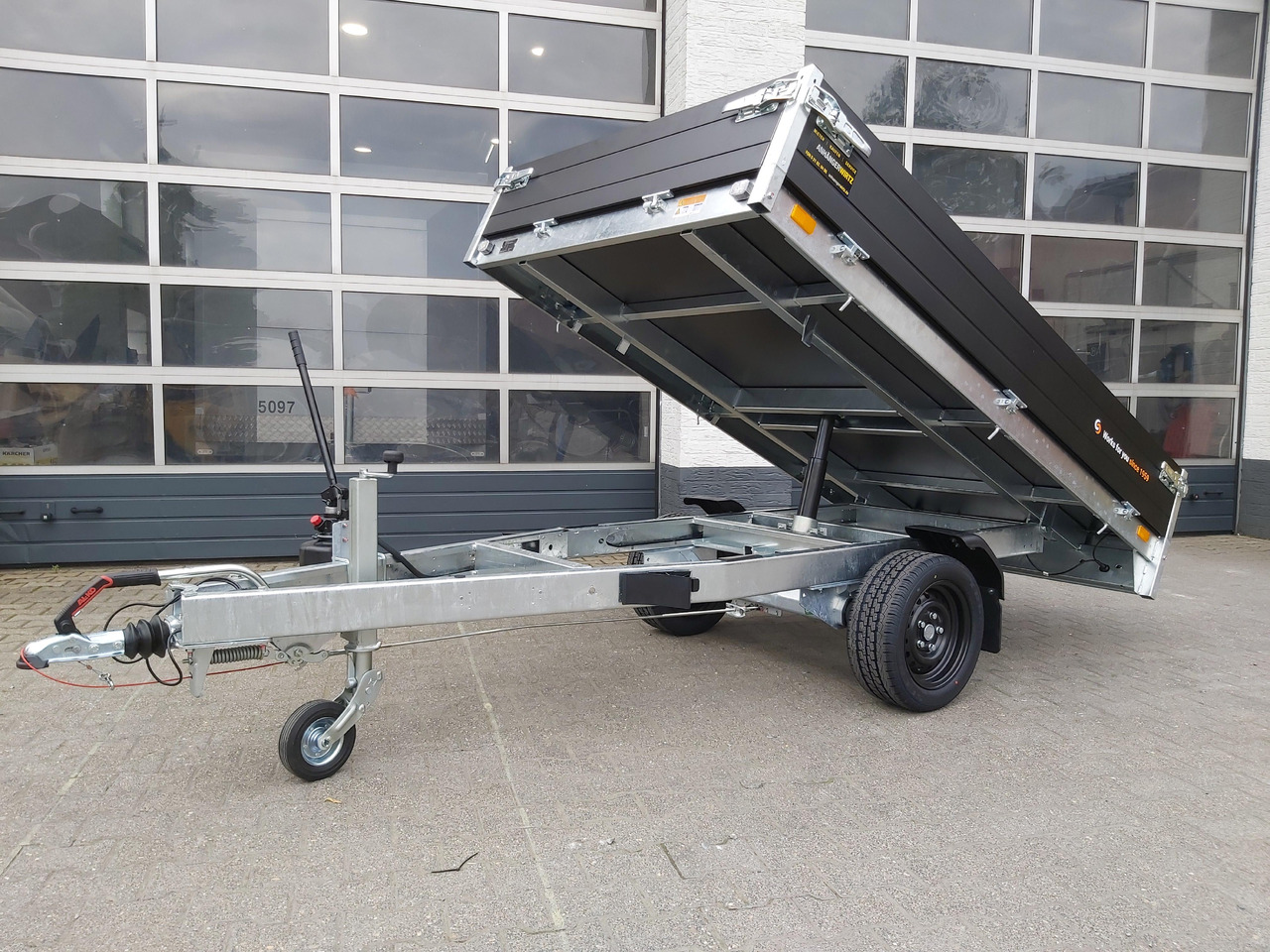 Saris Kipper K1 256 150 1500 1 256x150x30cm black Edition Handpumpe 13" (S) 1500kg Online Aktion - Самосвал ремарке: снимка 1 Saris Kipper K1 256 150 1500 1 256x150x30cm black Edition Handpumpe 13" (S) 1500kg Online Aktion - Самосвал ремарке: снимка 1