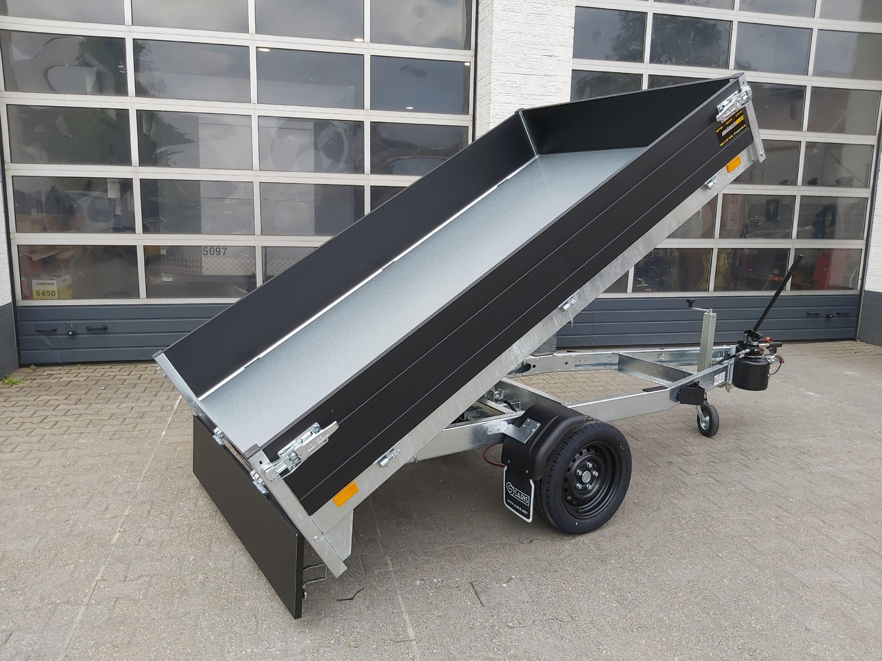 Saris Kipper K1 256 150 1500 1 256x150x30cm black Edition Handpumpe 13" (S) 1500kg Online Aktion - Самосвал ремарке: снимка 2 Saris Kipper K1 256 150 1500 1 256x150x30cm black Edition Handpumpe 13" (S) 1500kg Online Aktion - Самосвал ремарке: снимка 2