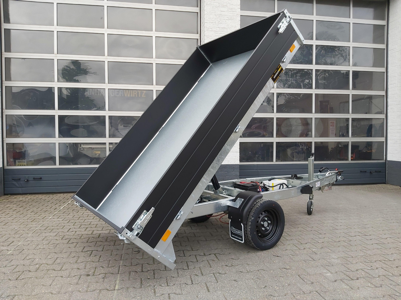 Saris Kipper K1 256 150 1500 1 E 256x150x30cm black Edition Elektro & Notpumpe 13" (S) 1500kg - Самосвал ремарке: снимка 3 Saris Kipper K1 256 150 1500 1 E 256x150x30cm black Edition Elektro & Notpumpe 13" (S) 1500kg - Самосвал ремарке: снимка 3