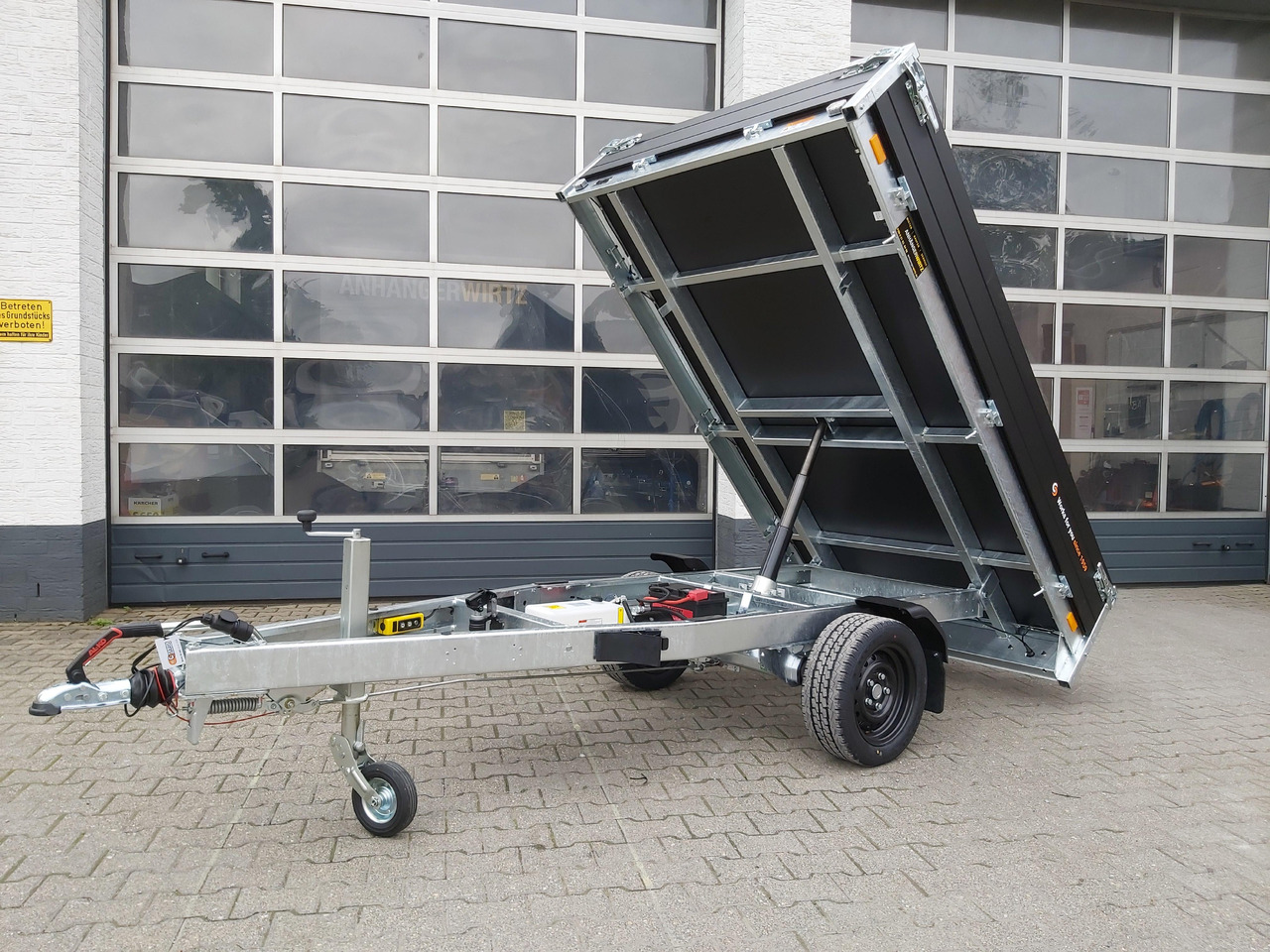Saris Kipper K1 256 150 1500 1 E 256x150x30cm black Edition Elektro & Notpumpe 13" (S) 1500kg - Самосвал ремарке: снимка 1 Saris Kipper K1 256 150 1500 1 E 256x150x30cm black Edition Elektro & Notpumpe 13" (S) 1500kg - Самосвал ремарке: снимка 1