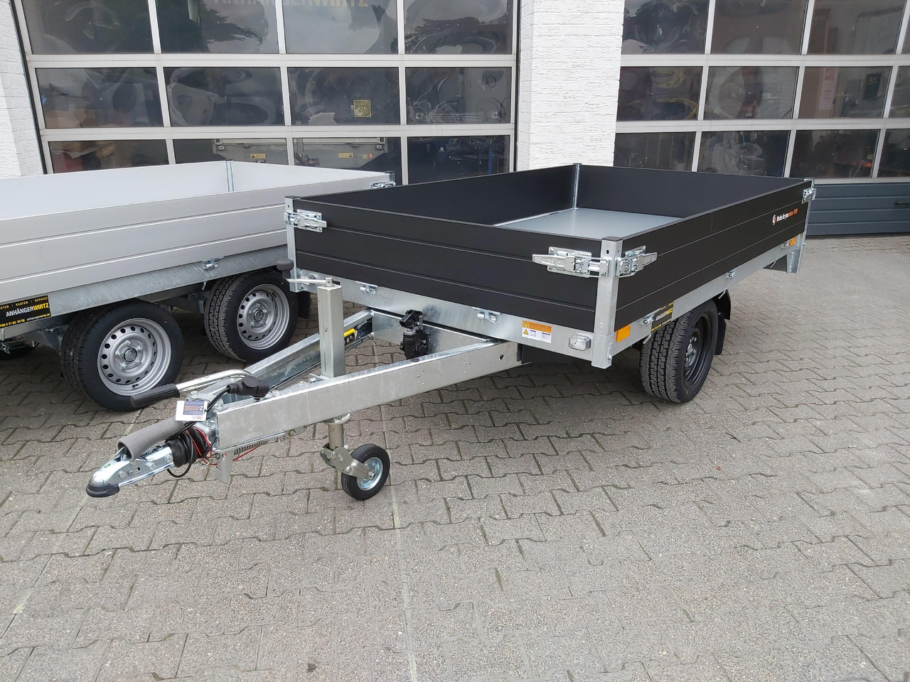 Saris Kipper K1 256 150 1500 1 E 256x150x30cm black Edition Elektro & Notpumpe 13" (S) 1500kg - Самосвал ремарке: снимка 4 Saris Kipper K1 256 150 1500 1 E 256x150x30cm black Edition Elektro & Notpumpe 13" (S) 1500kg - Самосвал ремарке: снимка 4