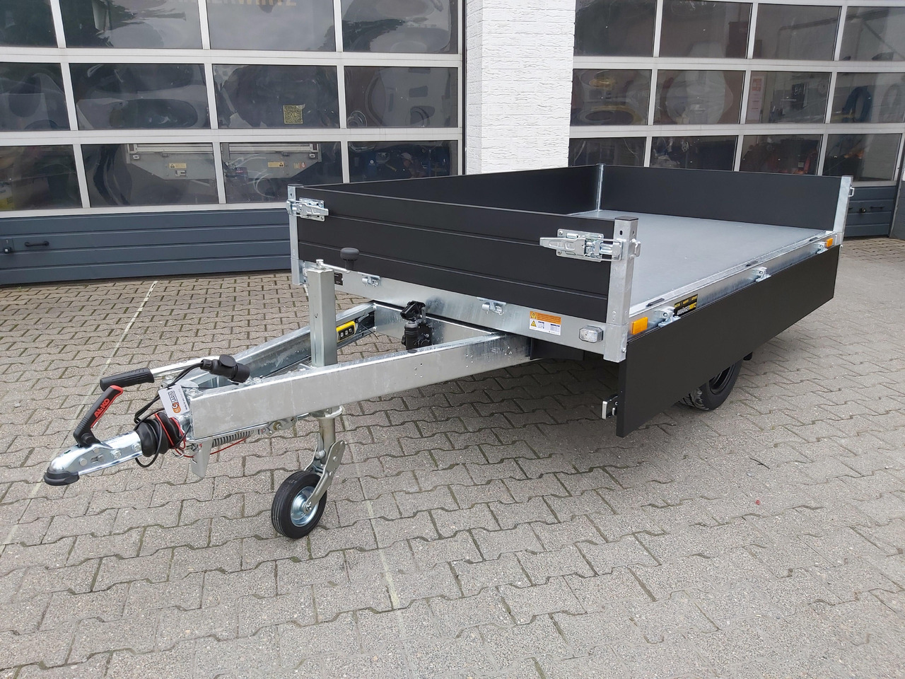 Saris Kipper K1 256 150 1500 1 E 256x150x30cm black Edition Elektro & Notpumpe 13" (S) 1500kg - Самосвал ремарке: снимка 5 Saris Kipper K1 256 150 1500 1 E 256x150x30cm black Edition Elektro & Notpumpe 13" (S) 1500kg - Самосвал ремарке: снимка 5