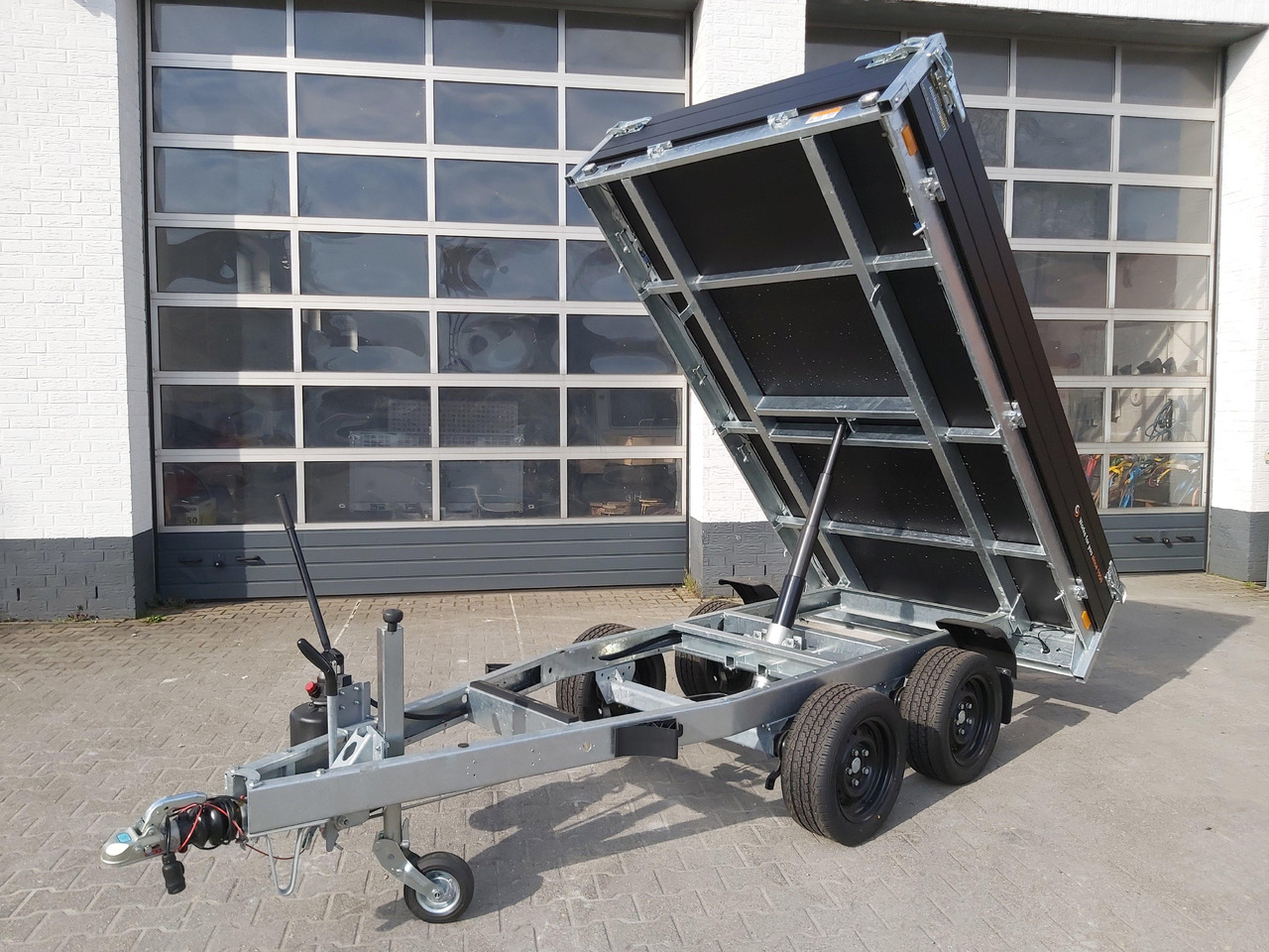 Saris Kipper K1 276 150 2000 2 276x150x30cm black Edition Handpumpe 13" (S) 2000kg Aktion - Самосвал ремарке: снимка 1 Saris Kipper K1 276 150 2000 2 276x150x30cm black Edition Handpumpe 13" (S) 2000kg Aktion - Самосвал ремарке: снимка 1