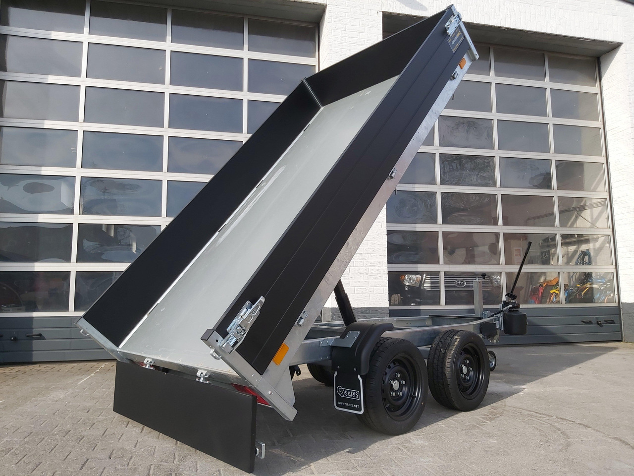 Saris Kipper K1 276 150 2000 2 276x150x30cm black Edition Handpumpe 13" (S) 2000kg Aktion - Самосвал ремарке: снимка 5 Saris Kipper K1 276 150 2000 2 276x150x30cm black Edition Handpumpe 13" (S) 2000kg Aktion - Самосвал ремарке: снимка 5