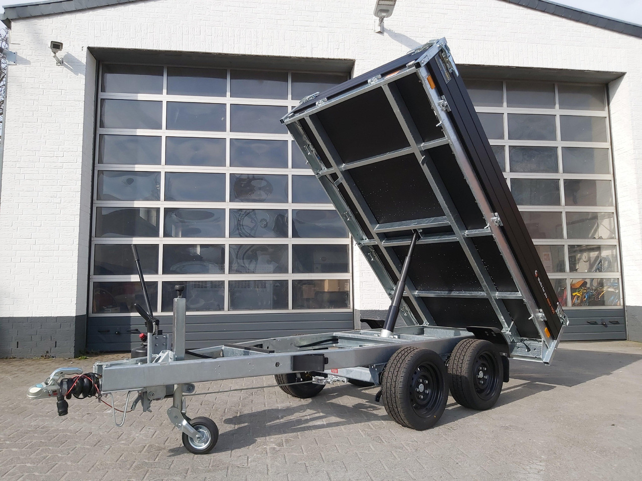 Saris Kipper K1 276 150 2000 2 276x150x30cm black Edition Handpumpe 13" (S) 2000kg Aktion - Самосвал ремарке: снимка 3 Saris Kipper K1 276 150 2000 2 276x150x30cm black Edition Handpumpe 13" (S) 2000kg Aktion - Самосвал ремарке: снимка 3