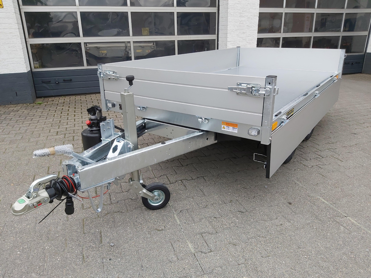 Saris Kipper K1 276 150 2000 2 276x150x30cm silver Handpumpe 13" (S) 2000kg - Самосвал ремарке: снимка 5 Saris Kipper K1 276 150 2000 2 276x150x30cm silver Handpumpe 13" (S) 2000kg - Самосвал ремарке: снимка 5