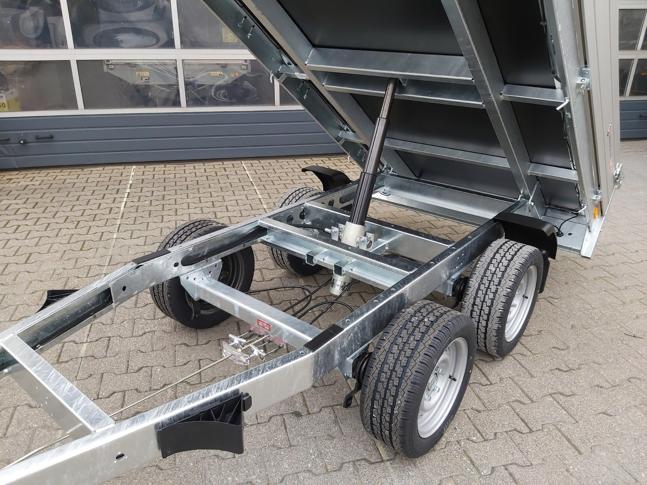 Saris Kipper K1 276 150 2000 2 276x150x30cm silver Handpumpe 13" (S) 2000kg - Самосвал ремарке: снимка 2 Saris Kipper K1 276 150 2000 2 276x150x30cm silver Handpumpe 13" (S) 2000kg - Самосвал ремарке: снимка 2