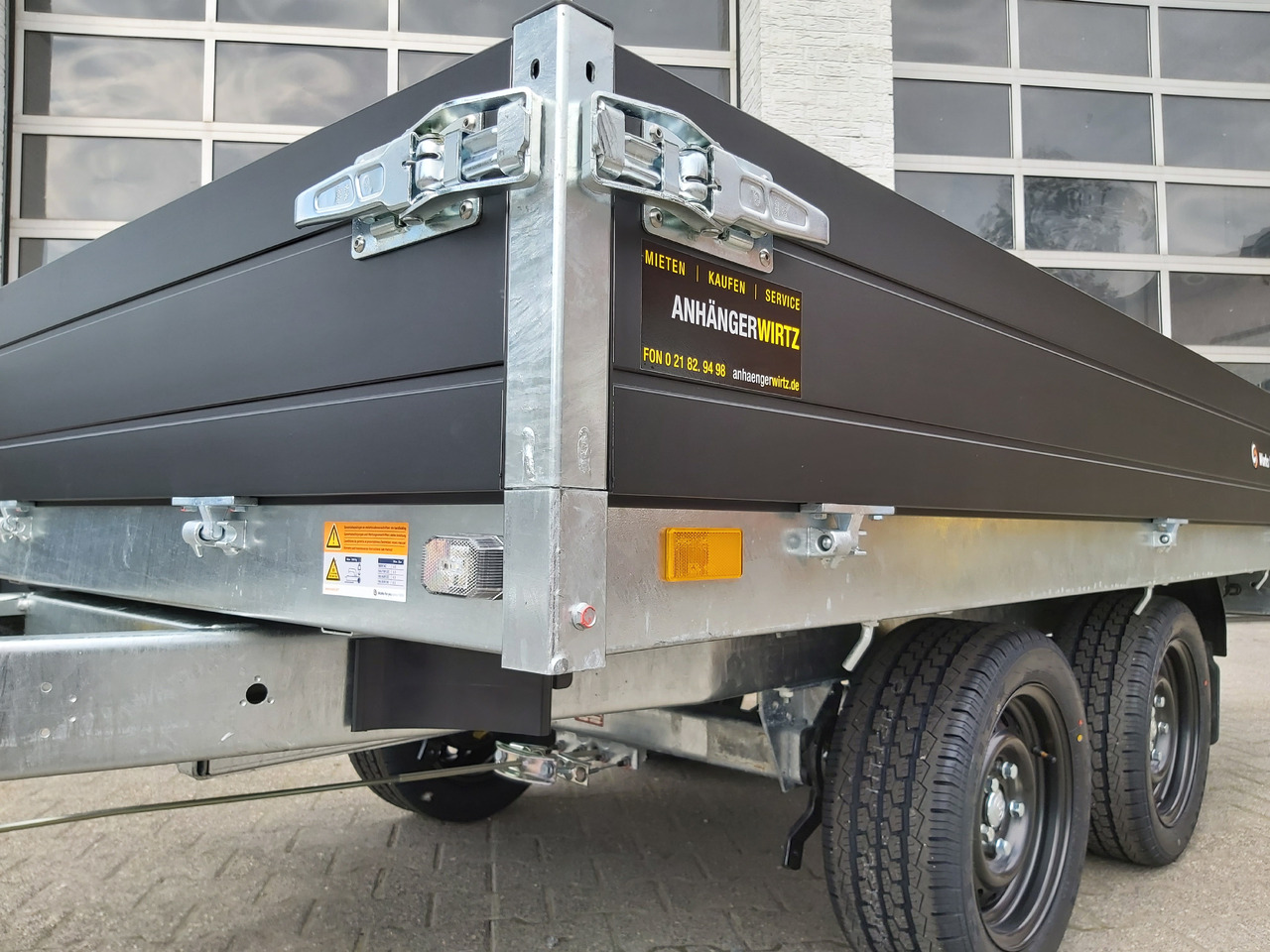 Saris Kipper K1 276 150 2000 2 E 276x150x30cm Elektro black Edition 13" 2000kg - Самосвал ремарке: снимка 3 Saris Kipper K1 276 150 2000 2 E 276x150x30cm Elektro black Edition 13" 2000kg - Самосвал ремарке: снимка 3
