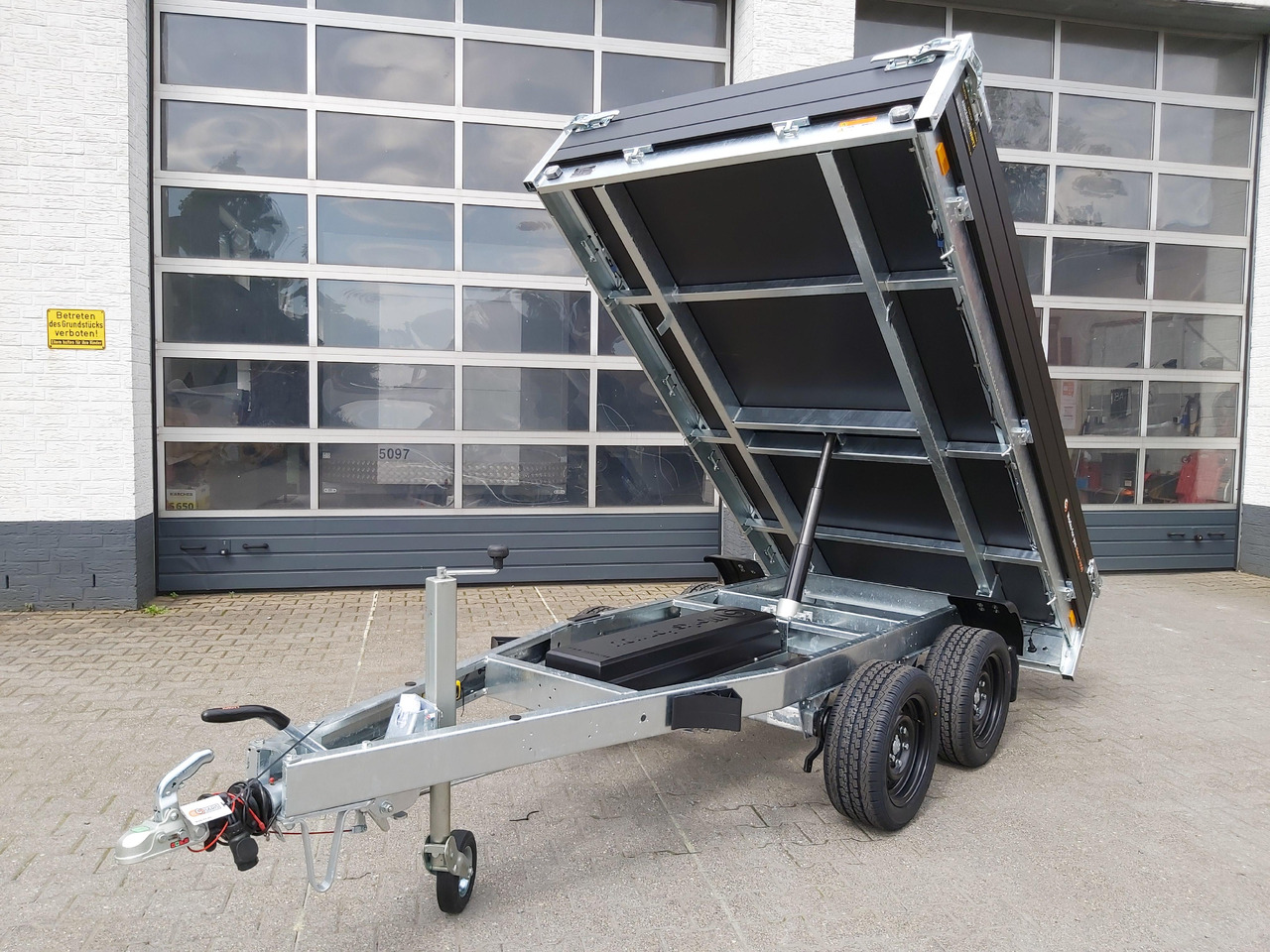 Saris Kipper K1 276 150 2700 2 E 276x150x30cm Elektro black Edition 13" (S) 2700kg Abverkauf - Самосвал ремарке: снимка 2 Saris Kipper K1 276 150 2700 2 E 276x150x30cm Elektro black Edition 13" (S) 2700kg Abverkauf - Самосвал ремарке: снимка 2