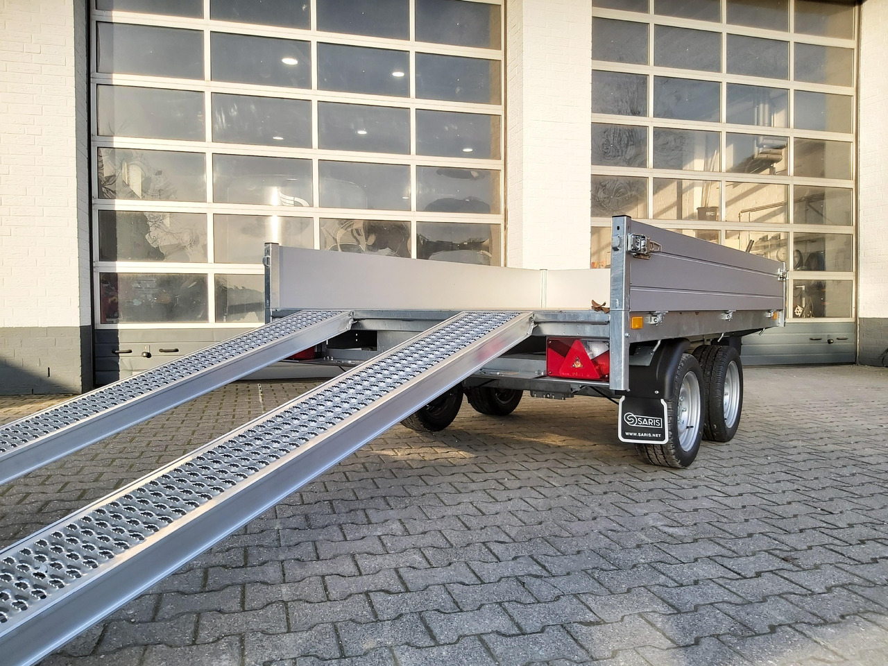Saris Kipper K1 276 170 2000 2 276x170x30cm Alu Auffahrrampen Heckstützen Handpumpe 13" 2000kg - Самосвал ремарке: снимка 1 Saris Kipper K1 276 170 2000 2 276x170x30cm Alu Auffahrrampen Heckstützen Handpumpe 13" 2000kg - Самосвал ремарке: снимка 1