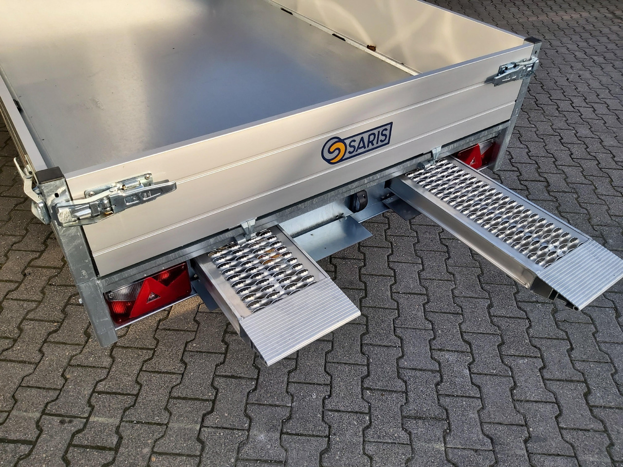 Saris Kipper K1 276 170 2000 2 276x170x30cm Alu Auffahrrampen Heckstützen Handpumpe 13" 2000kg - Самосвал ремарке: снимка 3 Saris Kipper K1 276 170 2000 2 276x170x30cm Alu Auffahrrampen Heckstützen Handpumpe 13" 2000kg - Самосвал ремарке: снимка 3