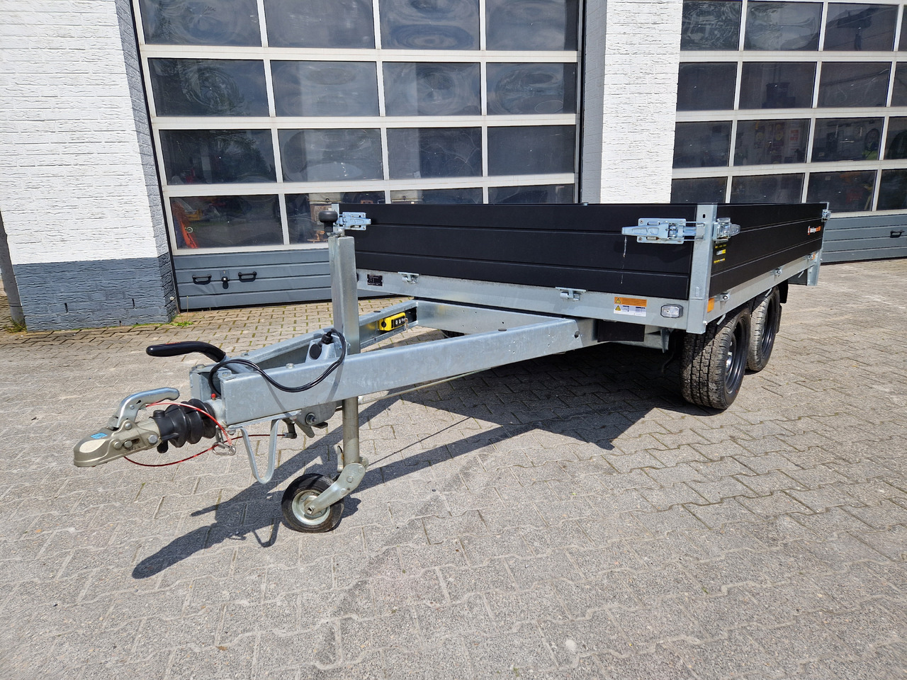 Saris Kipper K1 276 170 2700 2 E 276x170x30cm Elektro black Edition 13" 2700kg Januar Aktion - Самосвал ремарке: снимка 5 Saris Kipper K1 276 170 2700 2 E 276x170x30cm Elektro black Edition 13" 2700kg Januar Aktion - Самосвал ремарке: снимка 5