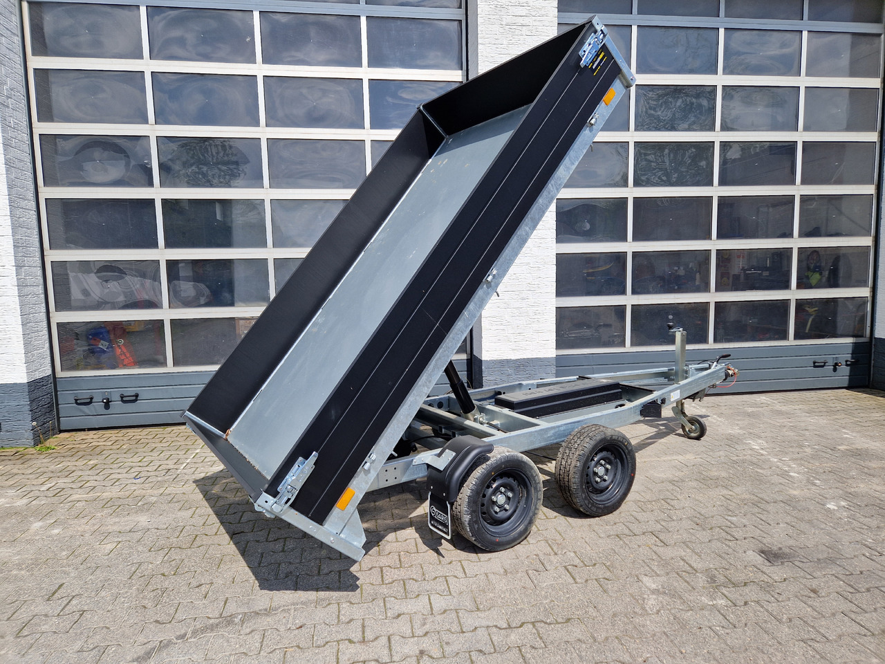 Самосвал ремарке Saris Kipper K1 276 170 2700 2 E 276x170x30cm Elektro black Edition 13" 2700kg Januar Aktion: снимка 7