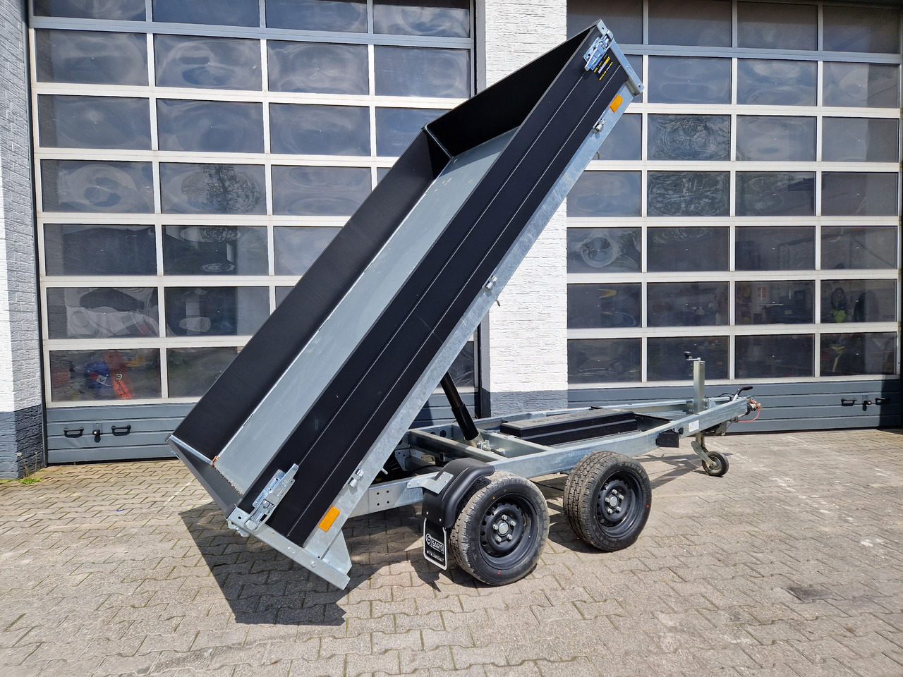 Saris Kipper K1 276 170 2700 2 E 276x170x30cm Elektro black Edition 13" 2700kg Januar Aktion - Самосвал ремарке: снимка 3 Saris Kipper K1 276 170 2700 2 E 276x170x30cm Elektro black Edition 13" 2700kg Januar Aktion - Самосвал ремарке: снимка 3