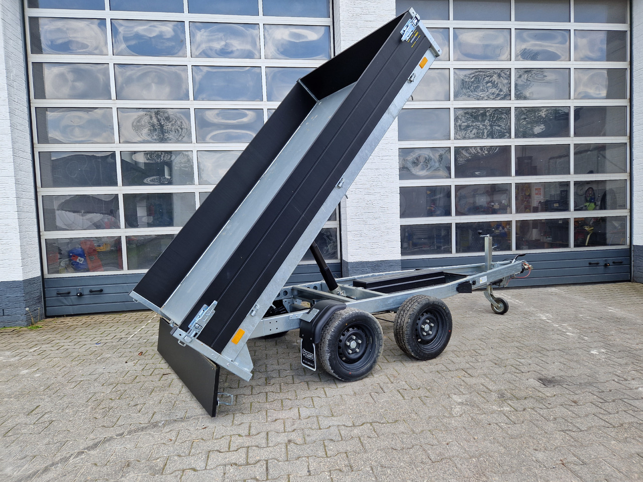 Saris Kipper K1 276 170 2700 2 E 276x170x30cm Elektro black Edition 13" 2700kg Januar Aktion - Самосвал ремарке: снимка 4 Saris Kipper K1 276 170 2700 2 E 276x170x30cm Elektro black Edition 13" 2700kg Januar Aktion - Самосвал ремарке: снимка 4