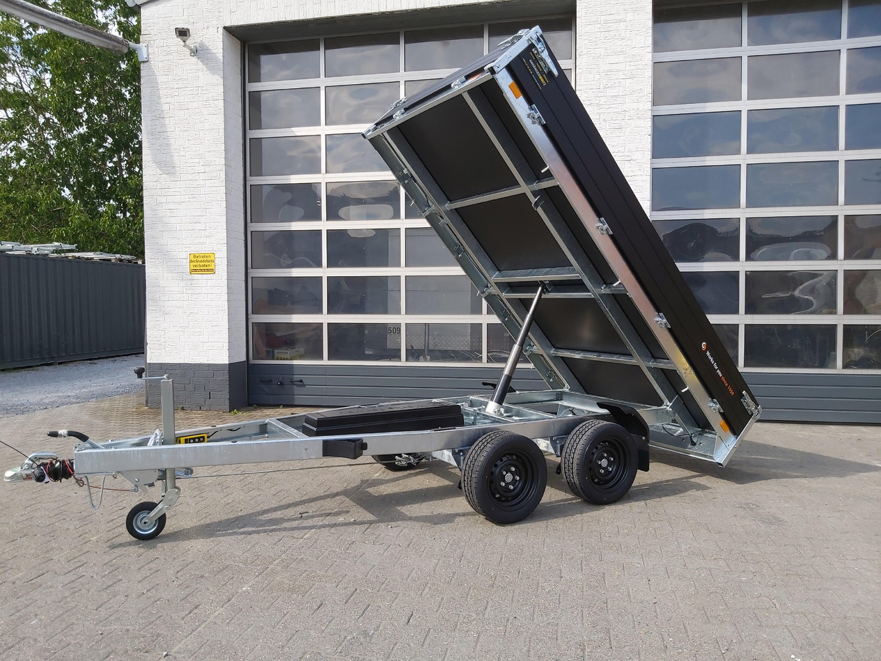 Saris Kipper K1 306 170 2700 2 E 306x170x30cm black Edition Elektro (M) 2700kg Online Aktion - Самосвал ремарке: снимка 1 Saris Kipper K1 306 170 2700 2 E 306x170x30cm black Edition Elektro (M) 2700kg Online Aktion - Самосвал ремарке: снимка 1