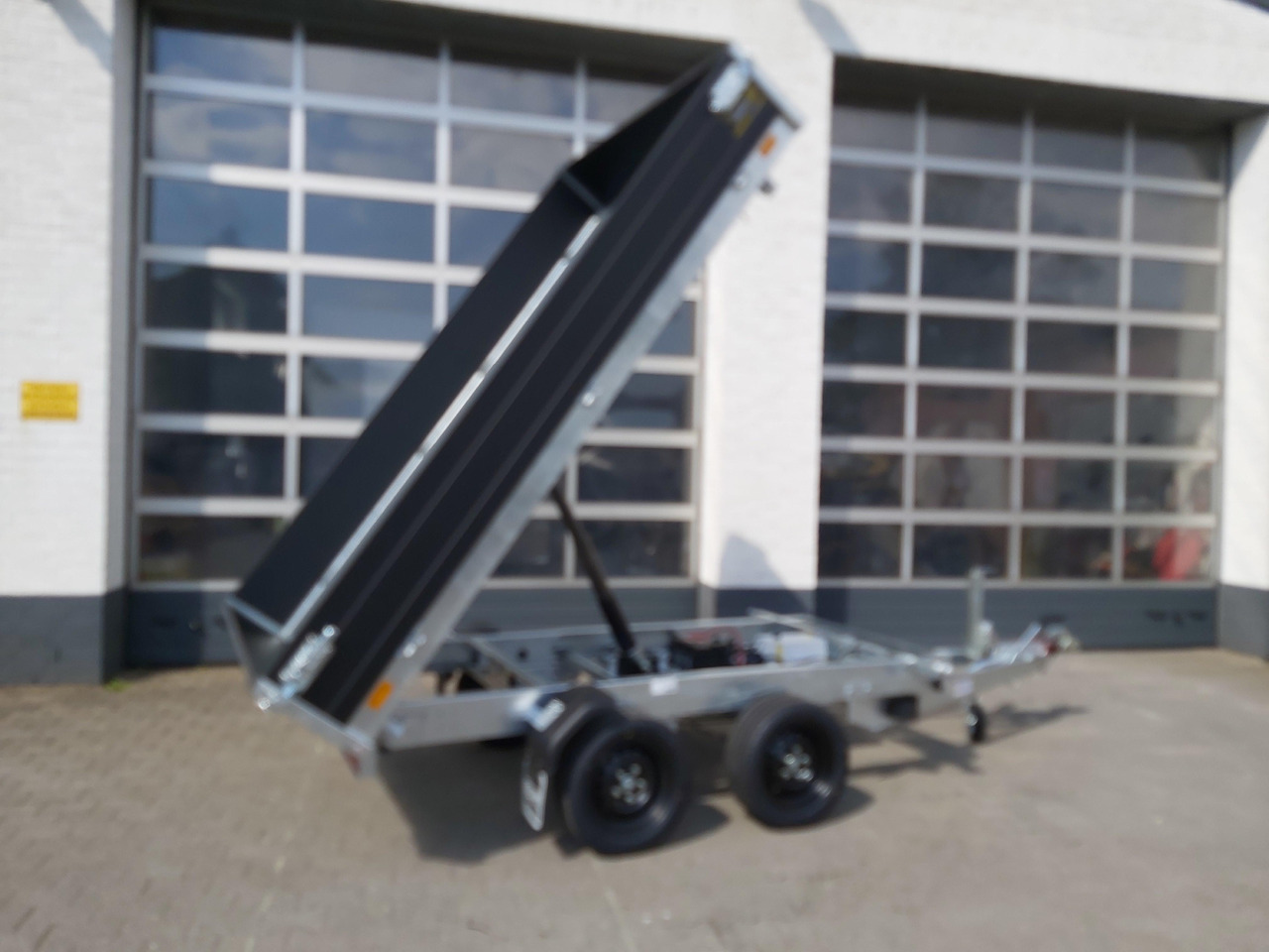 Saris Kipper K3 276 170 2700 2 E 276x170x30cm black Edition Elektro 13" (S) 2700kg Januar Aktion - Самосвал ремарке: снимка 5 Saris Kipper K3 276 170 2700 2 E 276x170x30cm black Edition Elektro 13" (S) 2700kg Januar Aktion - Самосвал ремарке: снимка 5