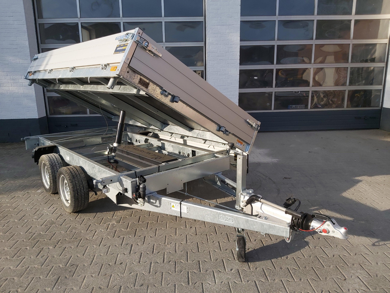 Saris Kipper K3 306 184 3500 2 E 306x184x30cm 3500kg silver Elektro NHP Stützen 13" 3500kg used - Самосвал ремарке: снимка 4 Saris Kipper K3 306 184 3500 2 E 306x184x30cm 3500kg silver Elektro NHP Stützen 13" 3500kg used - Самосвал ремарке: снимка 4
