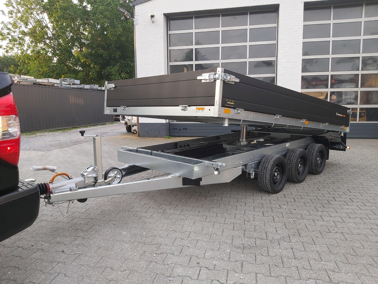 Saris Kipper K3 406 204 3500 3 E 406x204x35cm black Schacht LED Licht Blattfeder Tridem 3500kg 100km - Самосвал ремарке: снимка 4 Saris Kipper K3 406 204 3500 3 E 406x204x35cm black Schacht LED Licht Blattfeder Tridem 3500kg 100km - Самосвал ремарке: снимка 4