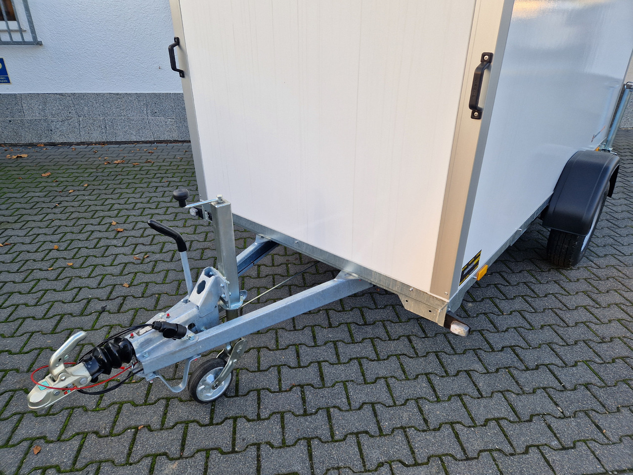 Saris Koffer GO 306 154 180 1500 1 306x154x180cm GFK weiß (M) 1500kg - Затворена каросерия ремарке: снимка 2 Saris Koffer GO 306 154 180 1500 1 306x154x180cm GFK weiß (M) 1500kg - Затворена каросерия ремарке: снимка 2