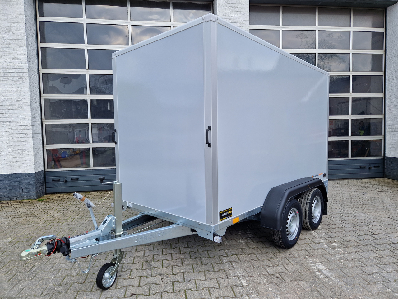 Saris Koffer GO 306 154 180 2000 2 306x154x180cm GFK grau (M) 2000kg Modell 2023 - Затворена каросерия ремарке: снимка 3 Saris Koffer GO 306 154 180 2000 2 306x154x180cm GFK grau (M) 2000kg Modell 2023 - Затворена каросерия ремарке: снимка 3
