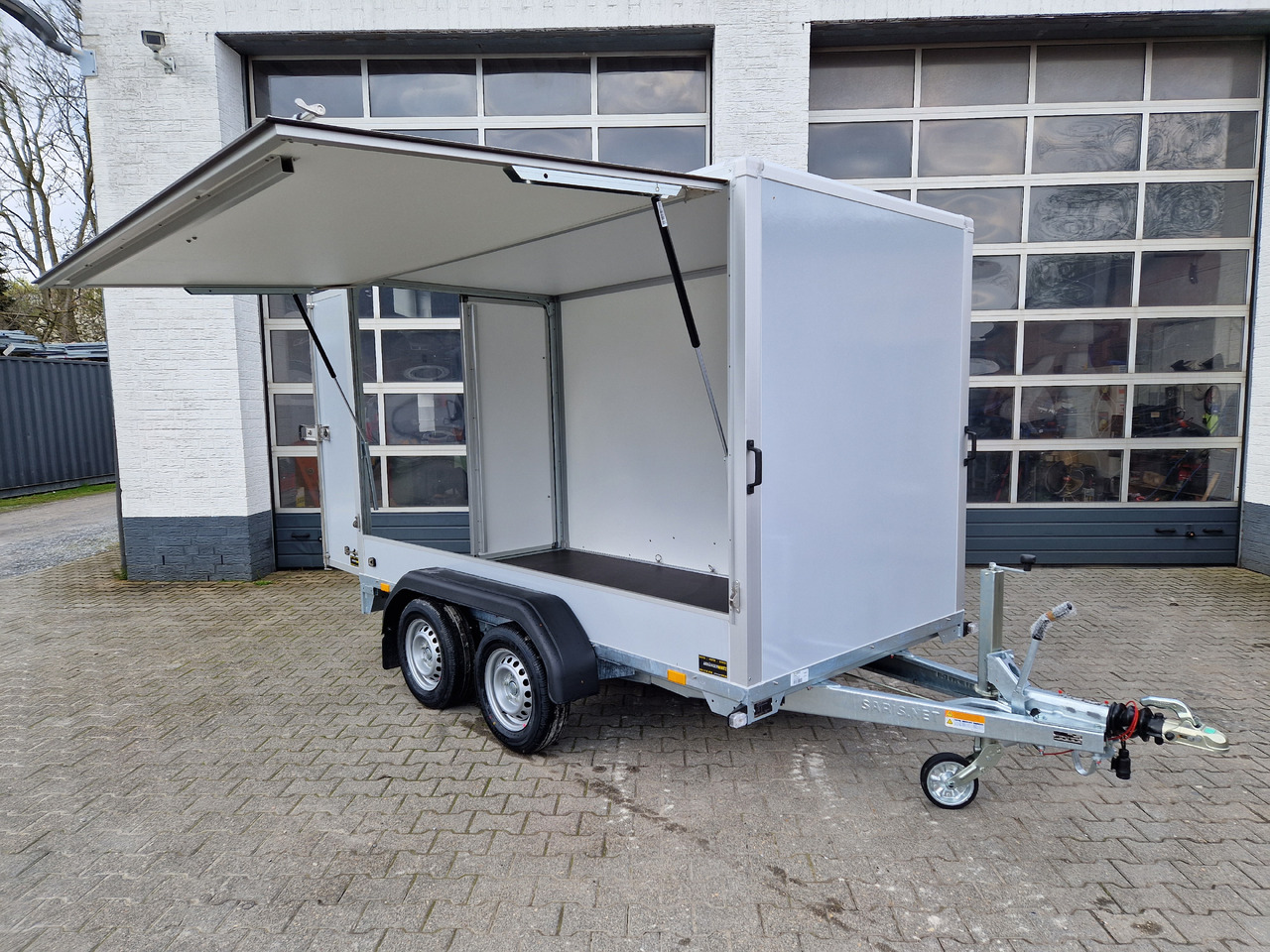 Saris Koffer GO 306 154 180 2000 2 306x154x180cm GFK grau Seitenklappe (M) 2000kg Modell 2024 - Затворена каросерия ремарке: снимка 1 Saris Koffer GO 306 154 180 2000 2 306x154x180cm GFK grau Seitenklappe (M) 2000kg Modell 2024 - Затворена каросерия ремарке: снимка 1