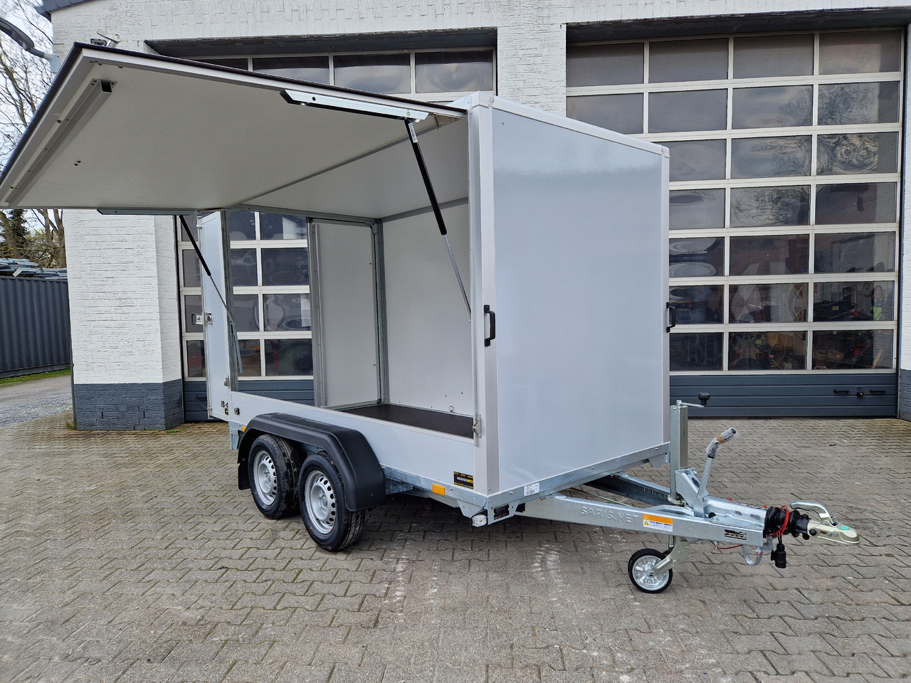 Saris Koffer GO 306 154 180 2000 2 306x154x180cm GFK grau Seitenklappe (M) 2000kg Modell 2024 - Затворена каросерия ремарке: снимка 2 Saris Koffer GO 306 154 180 2000 2 306x154x180cm GFK grau Seitenklappe (M) 2000kg Modell 2024 - Затворена каросерия ремарке: снимка 2