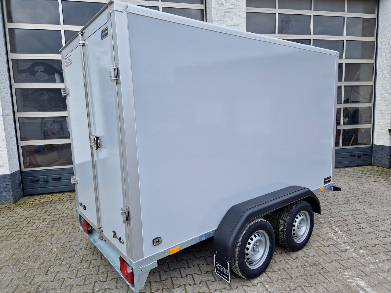 Saris Koffer GO 306 154 180 2700 2 306x154x180cm GFK grau (M) 2700kg Modell 2024 - Затворена каросерия ремарке: снимка 4 Saris Koffer GO 306 154 180 2700 2 306x154x180cm GFK grau (M) 2700kg Modell 2024 - Затворена каросерия ремарке: снимка 4