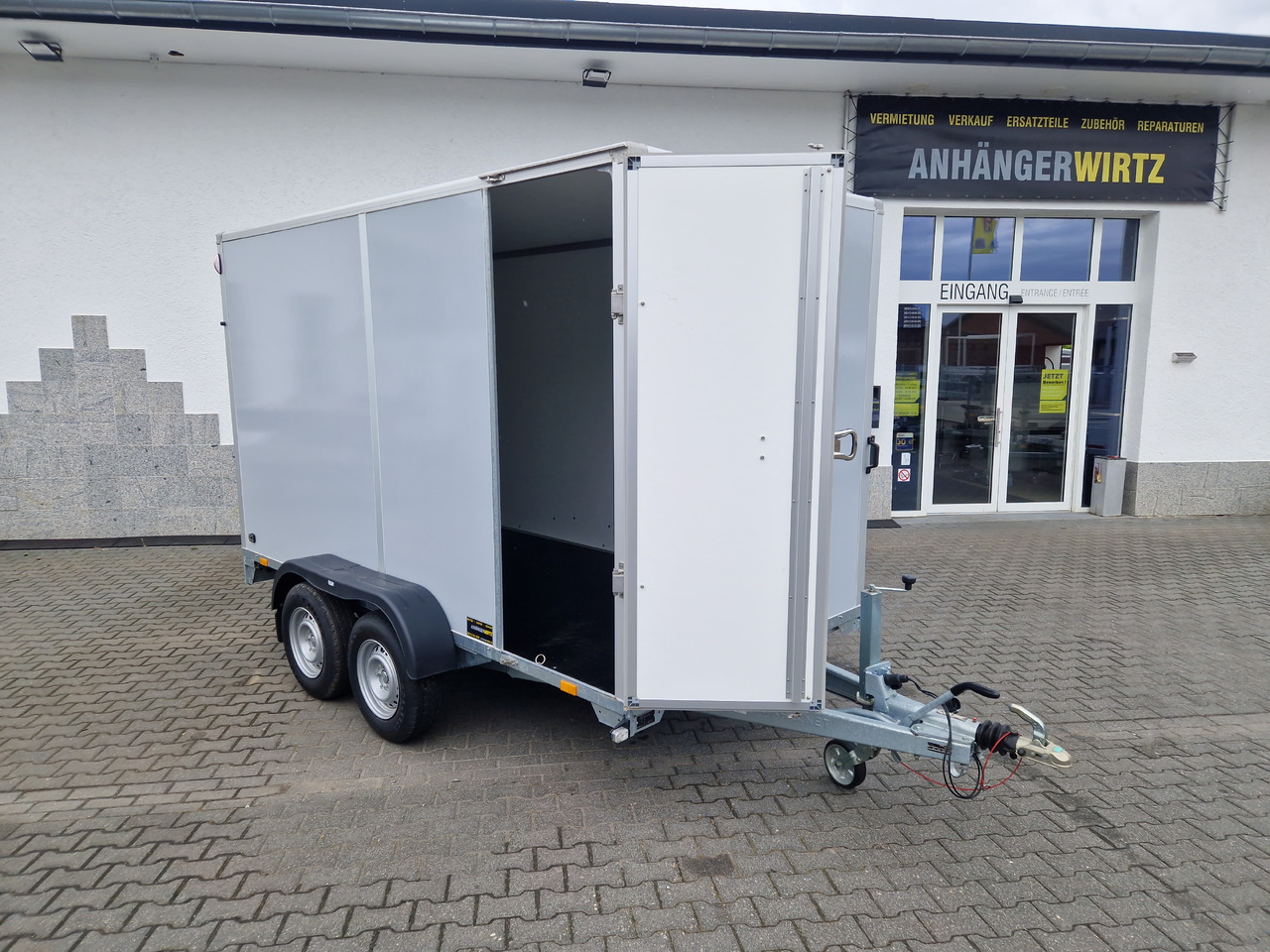 Saris Koffer GO 356 169 200 2700 2 356x169x200cm Hecktüren Seitentür grau GFK (L) 2700kg - Затворена каросерия ремарке: снимка 1 Saris Koffer GO 356 169 200 2700 2 356x169x200cm Hecktüren Seitentür grau GFK (L) 2700kg - Затворена каросерия ремарке: снимка 1