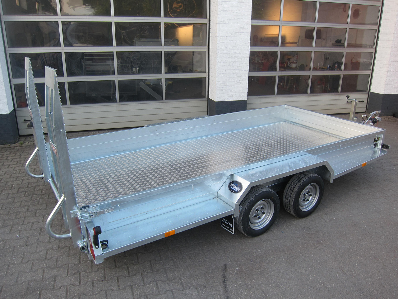 Saris Magnum MAXX 3500 406x182x30cm Rampen ForceOne Aluboden 3500kg Aktion - Ремарке за строителна техника: снимка 4 Saris Magnum MAXX 3500 406x182x30cm Rampen ForceOne Aluboden 3500kg Aktion - Ремарке за строителна техника: снимка 4