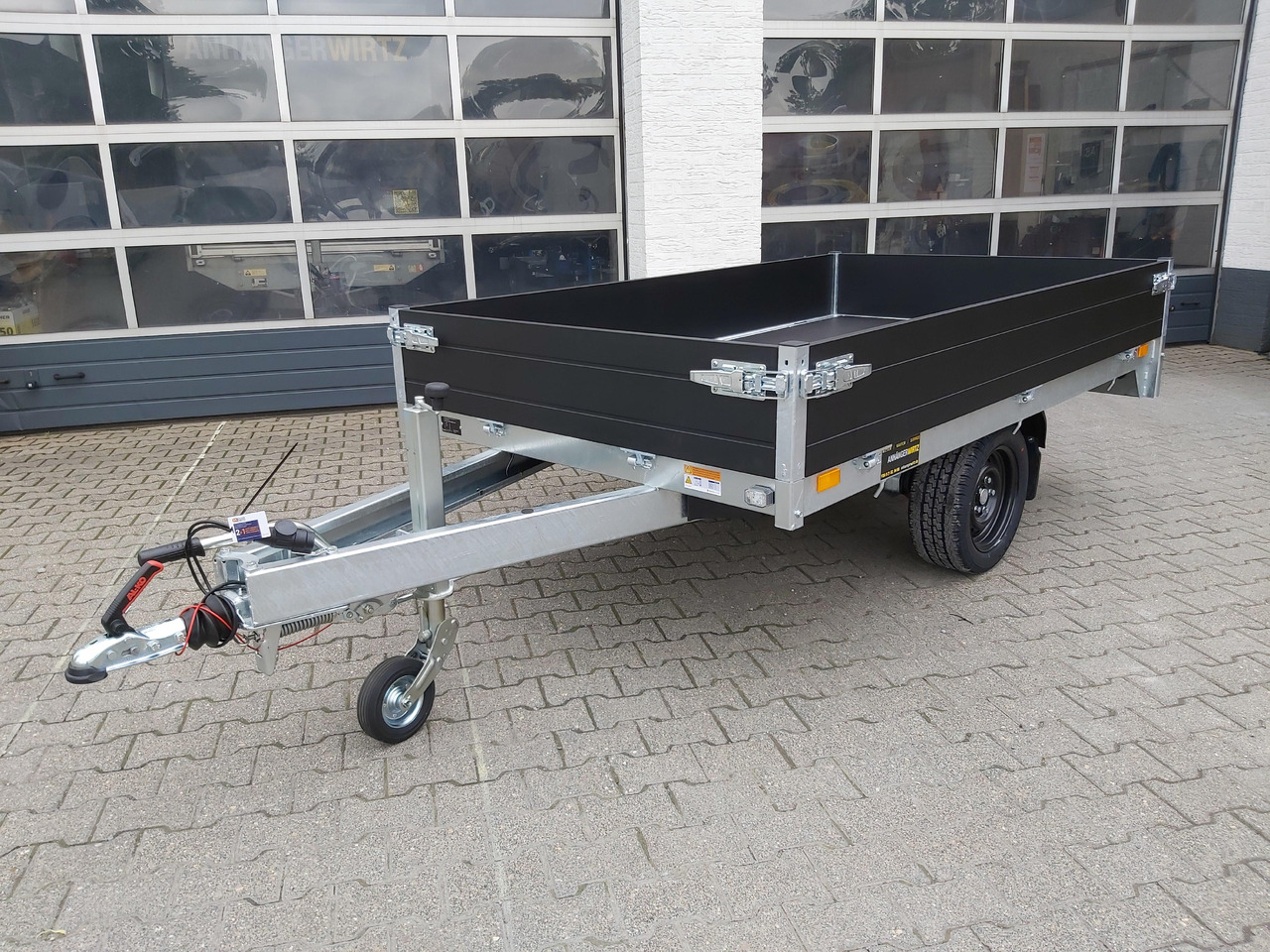 Saris PL 256 150 1500 1 256x150x30cm black Edition LED Beleuchtung 13" 1500kg Online - Бордово ремарке/ Платформа: снимка 1 Saris PL 256 150 1500 1 256x150x30cm black Edition LED Beleuchtung 13" 1500kg Online - Бордово ремарке/ Платформа: снимка 1