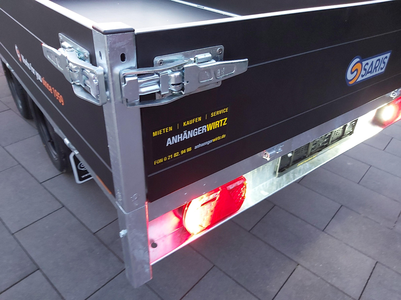 Saris PL 256 150 1500 1 256x150x30cm black Edition LED Beleuchtung 13" 1500kg Online - Бордово ремарке/ Платформа: снимка 3 Saris PL 256 150 1500 1 256x150x30cm black Edition LED Beleuchtung 13" 1500kg Online - Бордово ремарке/ Платформа: снимка 3