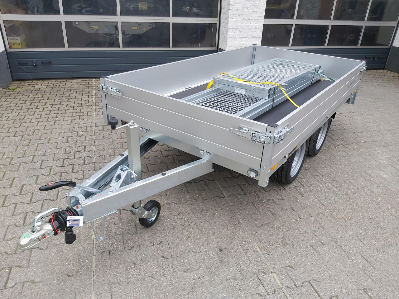 Saris PL 276 150 2000 2 276x150x30cm 13" (S) 2000kg Online Aktion - Бордово ремарке/ Платформа: снимка 2 Saris PL 276 150 2000 2 276x150x30cm 13" (S) 2000kg Online Aktion - Бордово ремарке/ Платформа: снимка 2