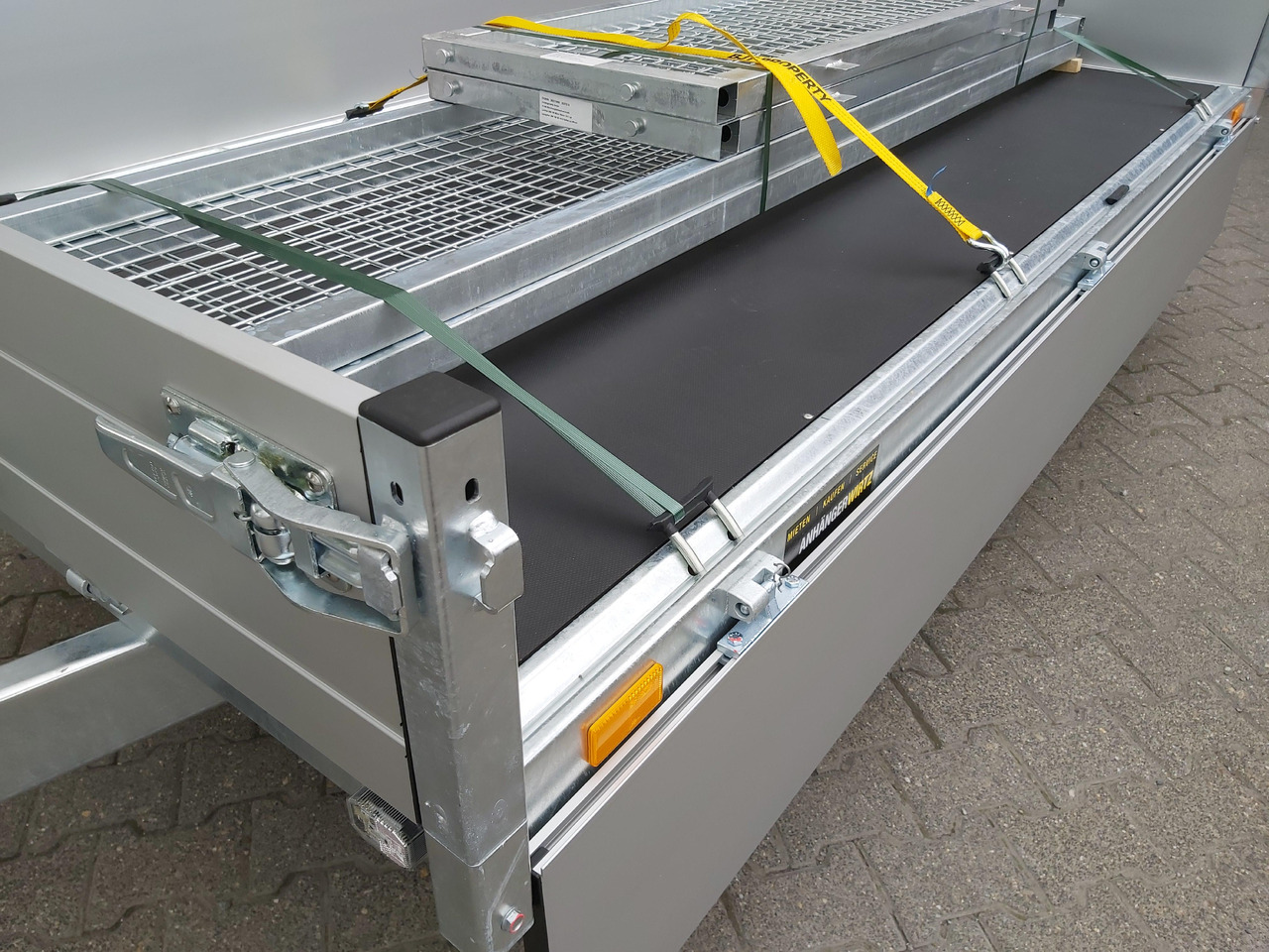 Saris PL 276 150 2000 2 276x150x30cm 13" (S) 2000kg Online Aktion - Бордово ремарке/ Платформа: снимка 5 Saris PL 276 150 2000 2 276x150x30cm 13" (S) 2000kg Online Aktion - Бордово ремарке/ Платформа: снимка 5