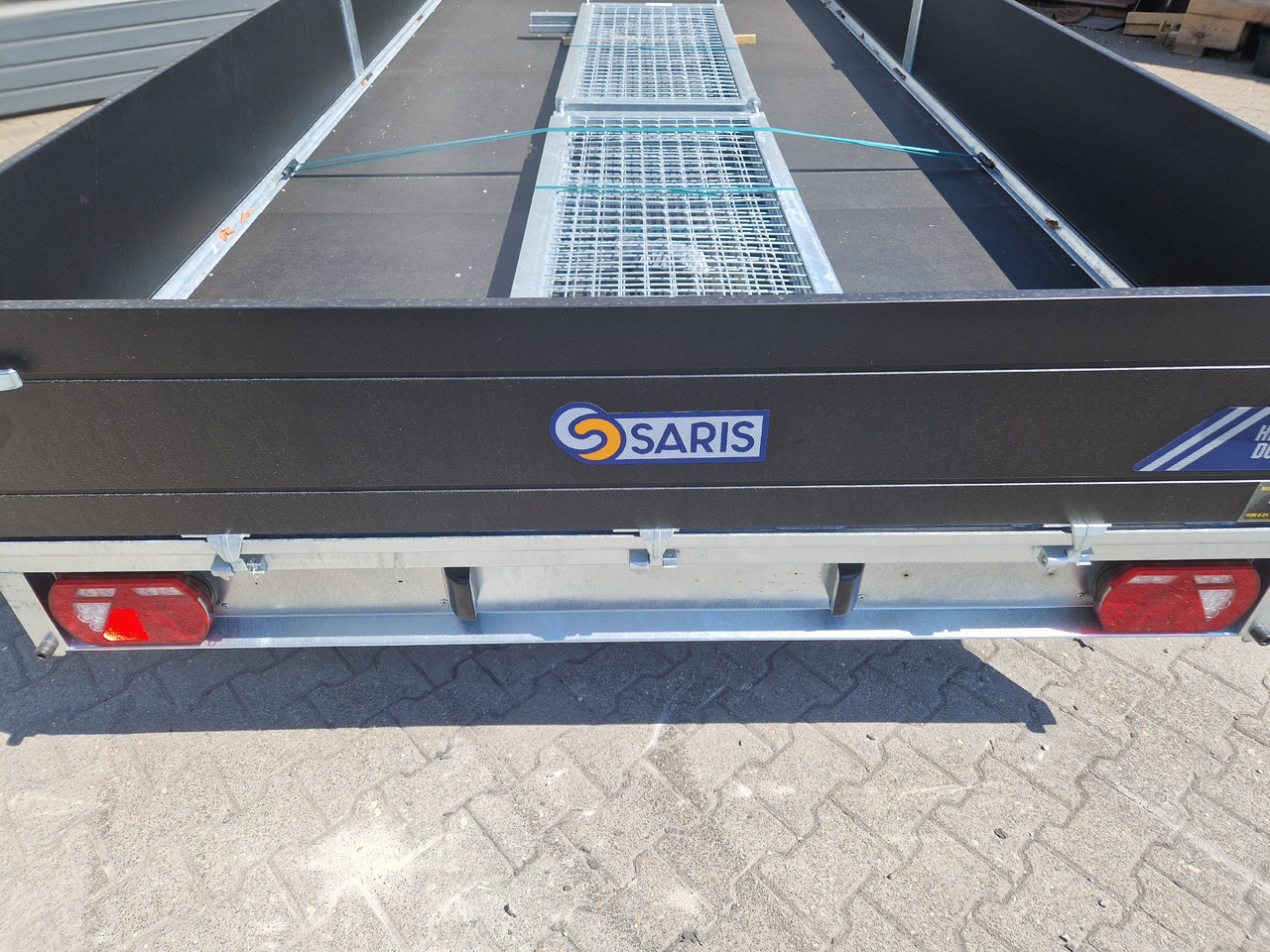 Saris PL HD 506 204 3500 2 506x204x35cm heavy duty black LED Licht (XXL) 3500kg - Бордово ремарке/ Платформа: снимка 3 Saris PL HD 506 204 3500 2 506x204x35cm heavy duty black LED Licht (XXL) 3500kg - Бордово ремарке/ Платформа: снимка 3