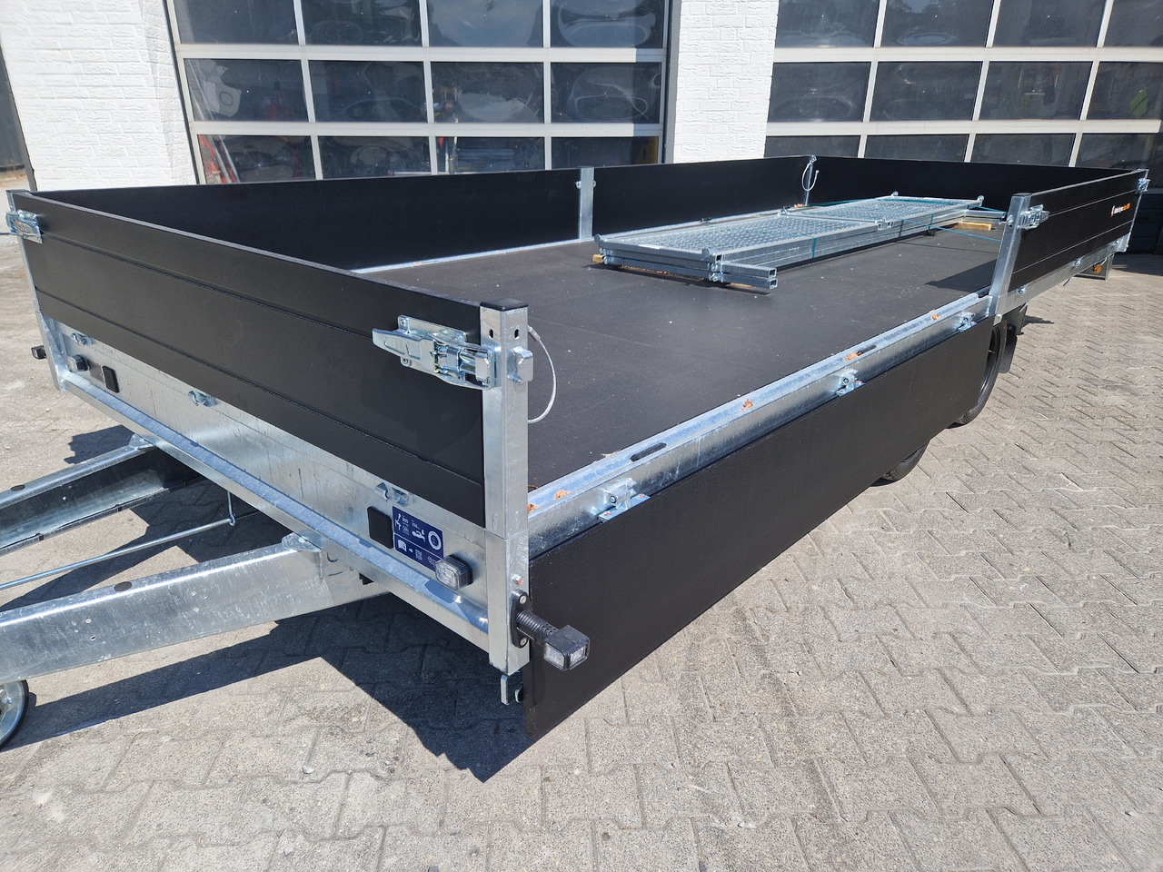 Лизинг на  Saris PL HD 506 204 3500 2 506x204x35cm heavy duty black LED Licht (XXL) 3500kg Saris PL HD 506 204 3500 2 506x204x35cm heavy duty black LED Licht (XXL) 3500kg: снимка 8