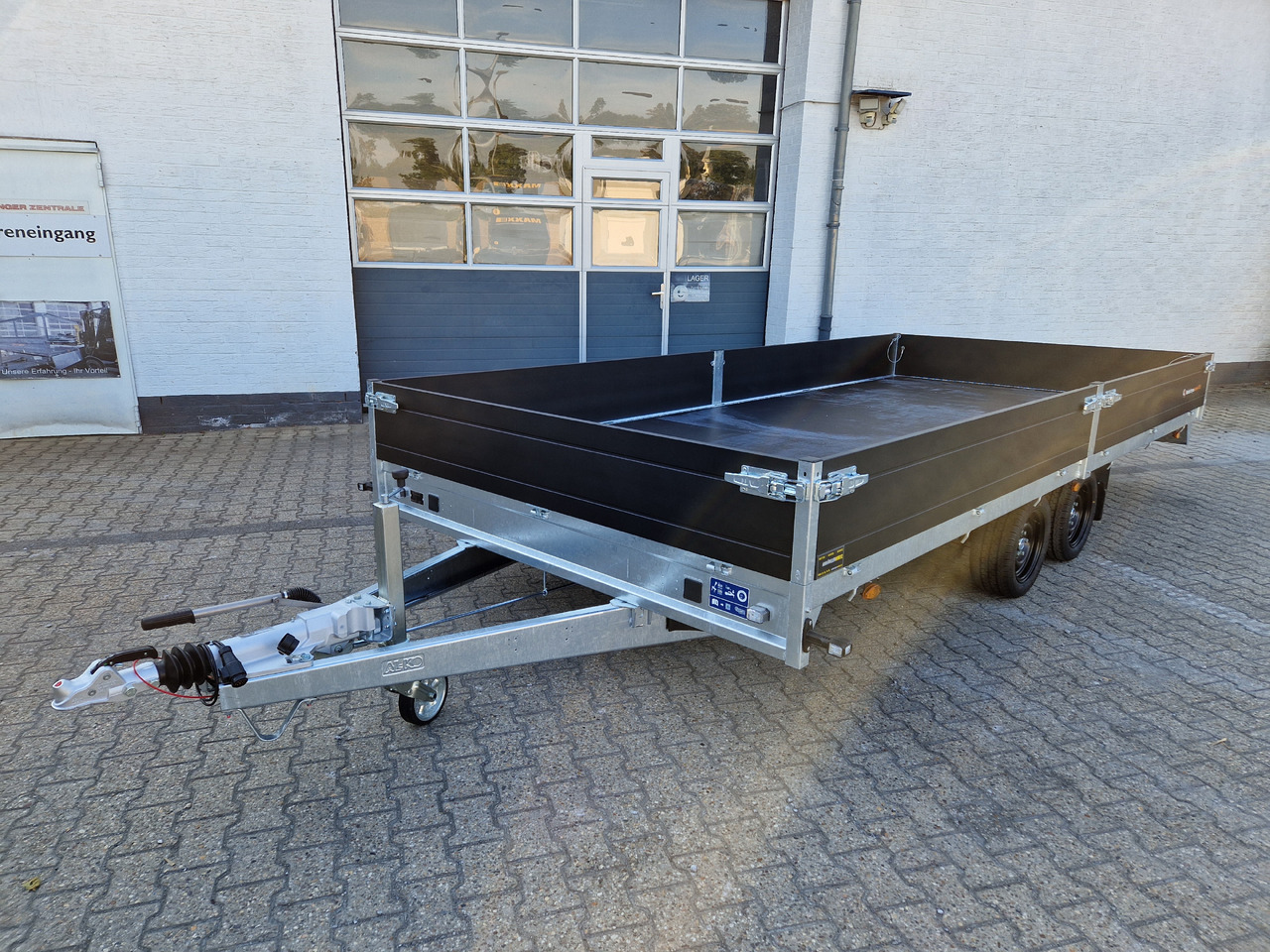 Saris PL HD 506 224 3500 2 506x224x35cm heavy duty blackline LED Beleuchtung (XXL) 3500kg - Бордово ремарке/ Платформа: снимка 2 Saris PL HD 506 224 3500 2 506x224x35cm heavy duty blackline LED Beleuchtung (XXL) 3500kg - Бордово ремарке/ Платформа: снимка 2