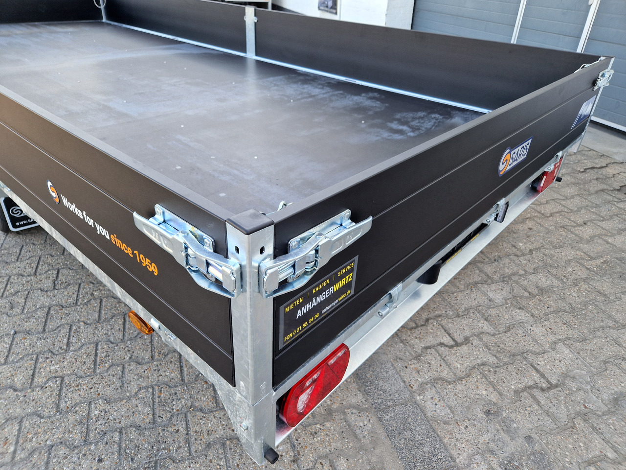 Saris PL HD 506 224 3500 2 506x224x35cm heavy duty blackline LED Beleuchtung (XXL) 3500kg - Бордово ремарке/ Платформа: снимка 5 Saris PL HD 506 224 3500 2 506x224x35cm heavy duty blackline LED Beleuchtung (XXL) 3500kg - Бордово ремарке/ Платформа: снимка 5