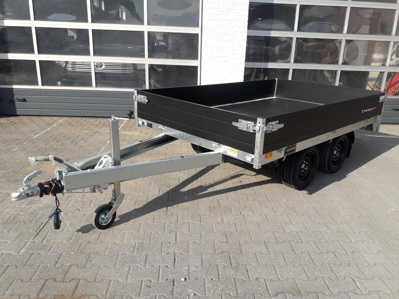 Saris PL276 170 2000 2 276x170x30cm black Edition LED Beleuchtung 13" (S) 2000kg - Бордово ремарке/ Платформа: снимка 1 Saris PL276 170 2000 2 276x170x30cm black Edition LED Beleuchtung 13" (S) 2000kg - Бордово ремарке/ Платформа: снимка 1