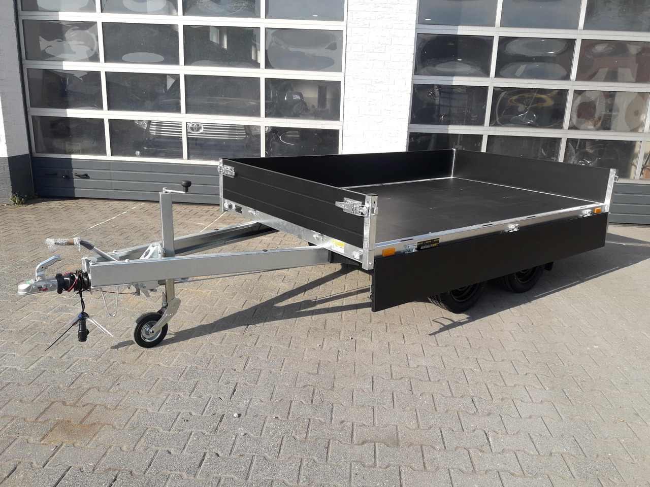 Saris PL276 170 2000 2 276x170x30cm black Edition LED Beleuchtung 13" (S) 2000kg - Бордово ремарке/ Платформа: снимка 2 Saris PL276 170 2000 2 276x170x30cm black Edition LED Beleuchtung 13" (S) 2000kg - Бордово ремарке/ Платформа: снимка 2