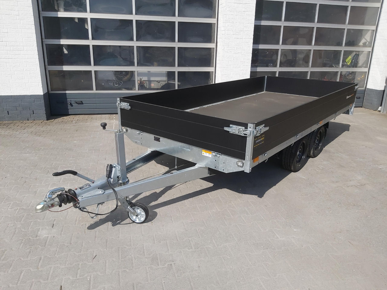Saris PL406 184 2700 2 406x184x35cm black Edition LED Beleuchtung 13" (XL) 2700kg - Бордово ремарке/ Платформа: снимка 1 Saris PL406 184 2700 2 406x184x35cm black Edition LED Beleuchtung 13" (XL) 2700kg - Бордово ремарке/ Платформа: снимка 1