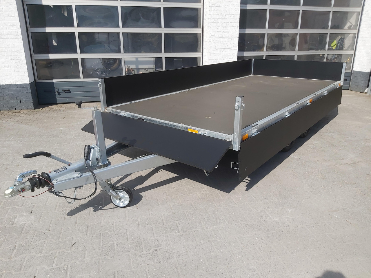 Saris PL406 184 2700 2 406x184x35cm black Edition LED Beleuchtung 13" (XL) 2700kg - Бордово ремарке/ Платформа: снимка 3 Saris PL406 184 2700 2 406x184x35cm black Edition LED Beleuchtung 13" (XL) 2700kg - Бордово ремарке/ Платформа: снимка 3